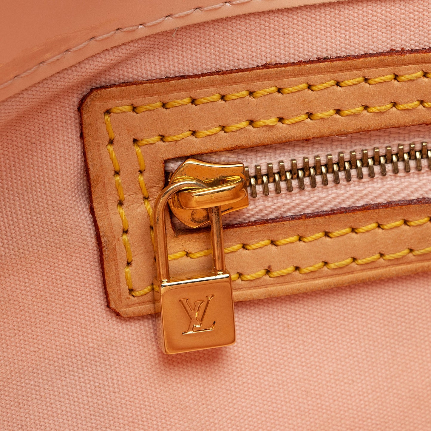 Louis Vuitton Monogram Vernis Reade PM Tote (SHF-5baQ5S)