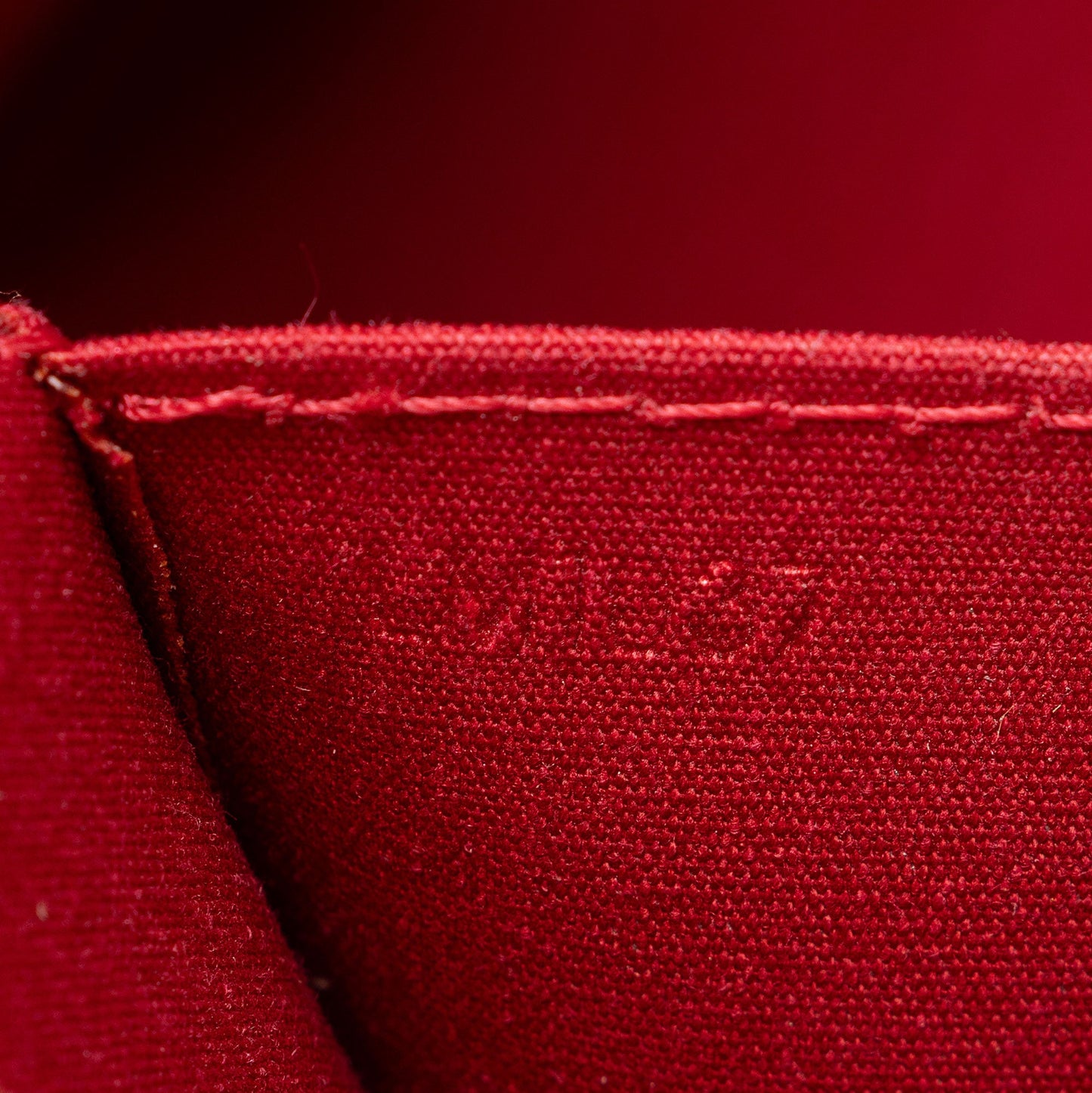 Louis Vuitton Monogram Vernis Roxbury Drive Clutch (SHF-OFeEM8)