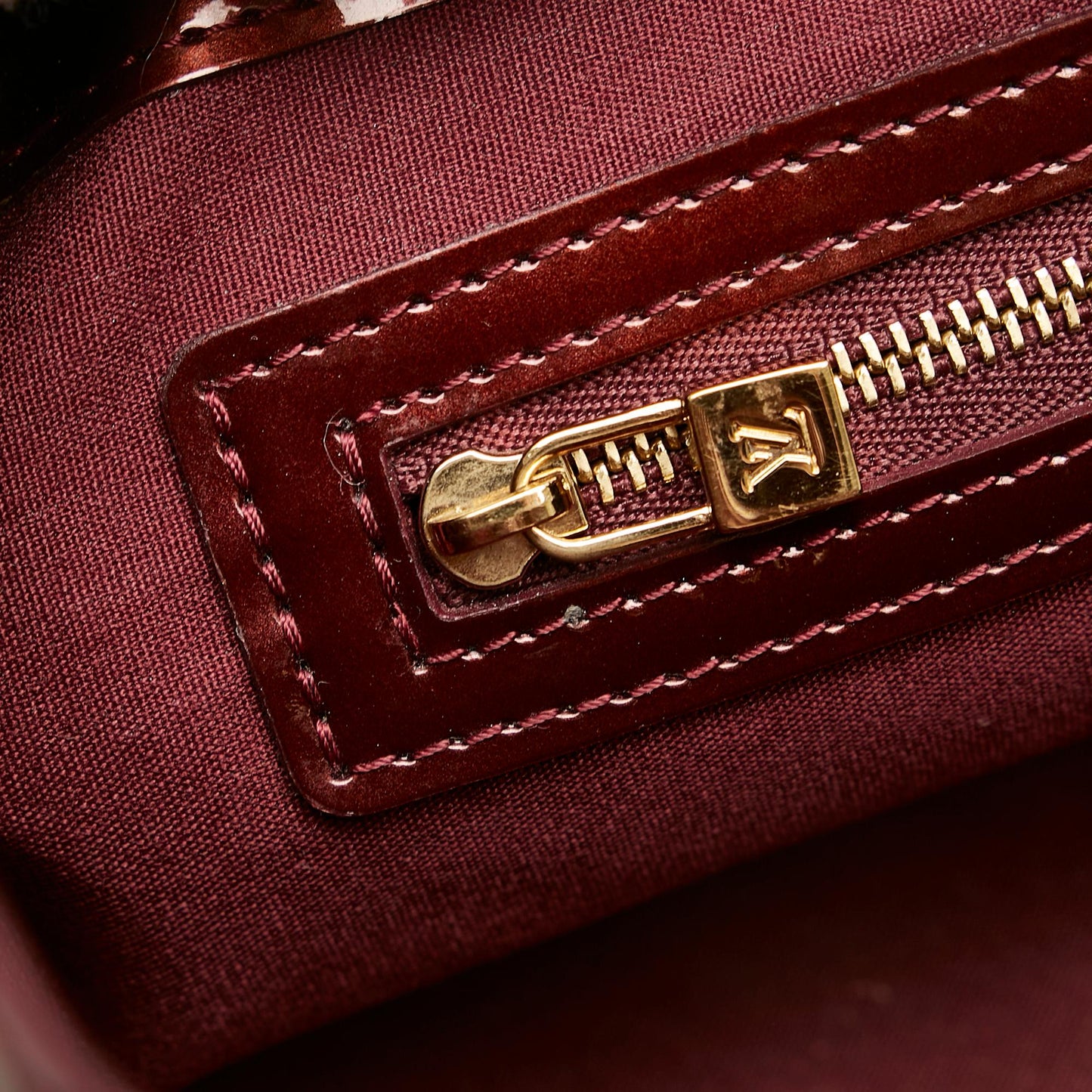 Louis Vuitton Monogram Vernis Wilshire PM (SHG-3zphEv)