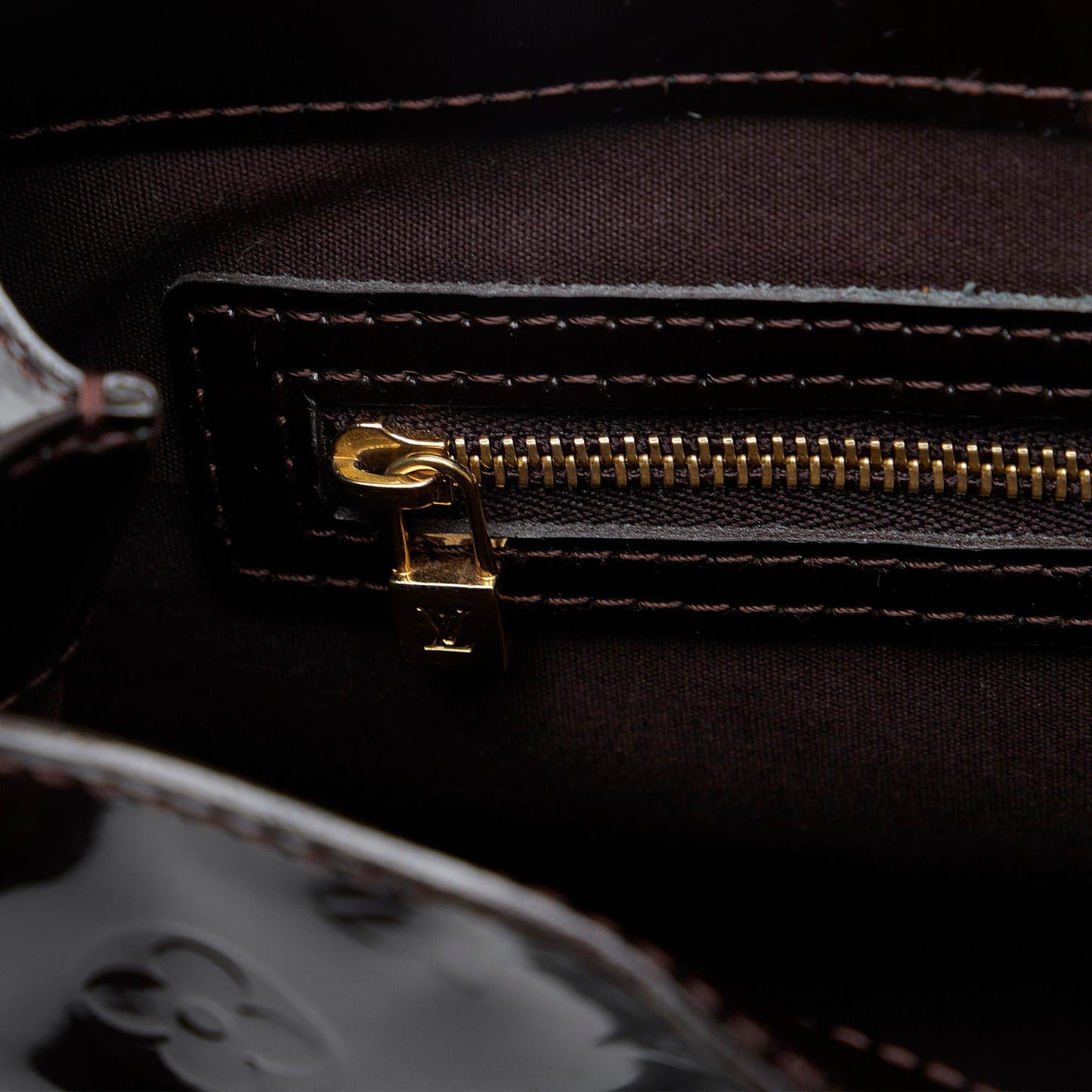 Louis Vuitton Monogram Vernis Wilshire PM (SHG-BeAyMF)