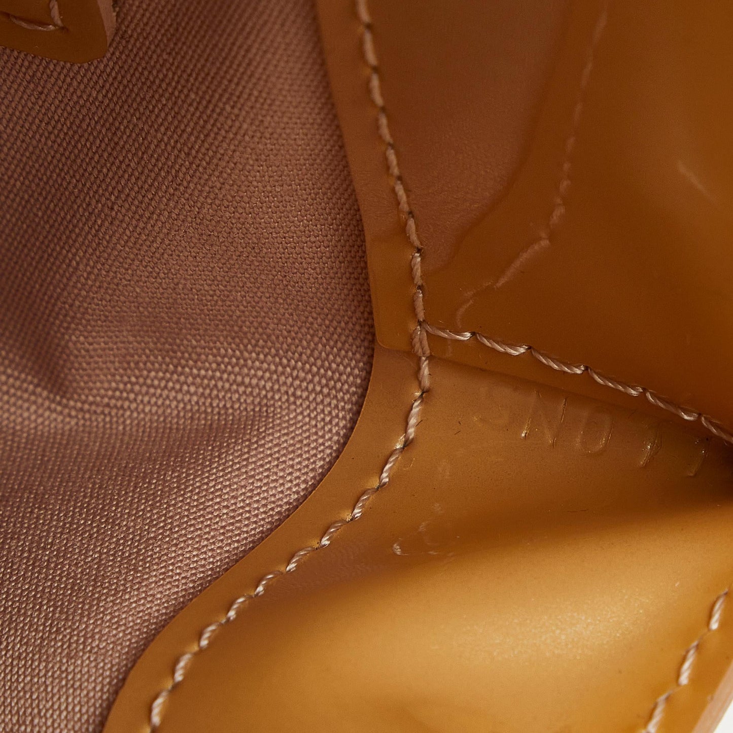 Louis Vuitton Monogram Vernis Wilshire PM (SHG-CTJjqY)
