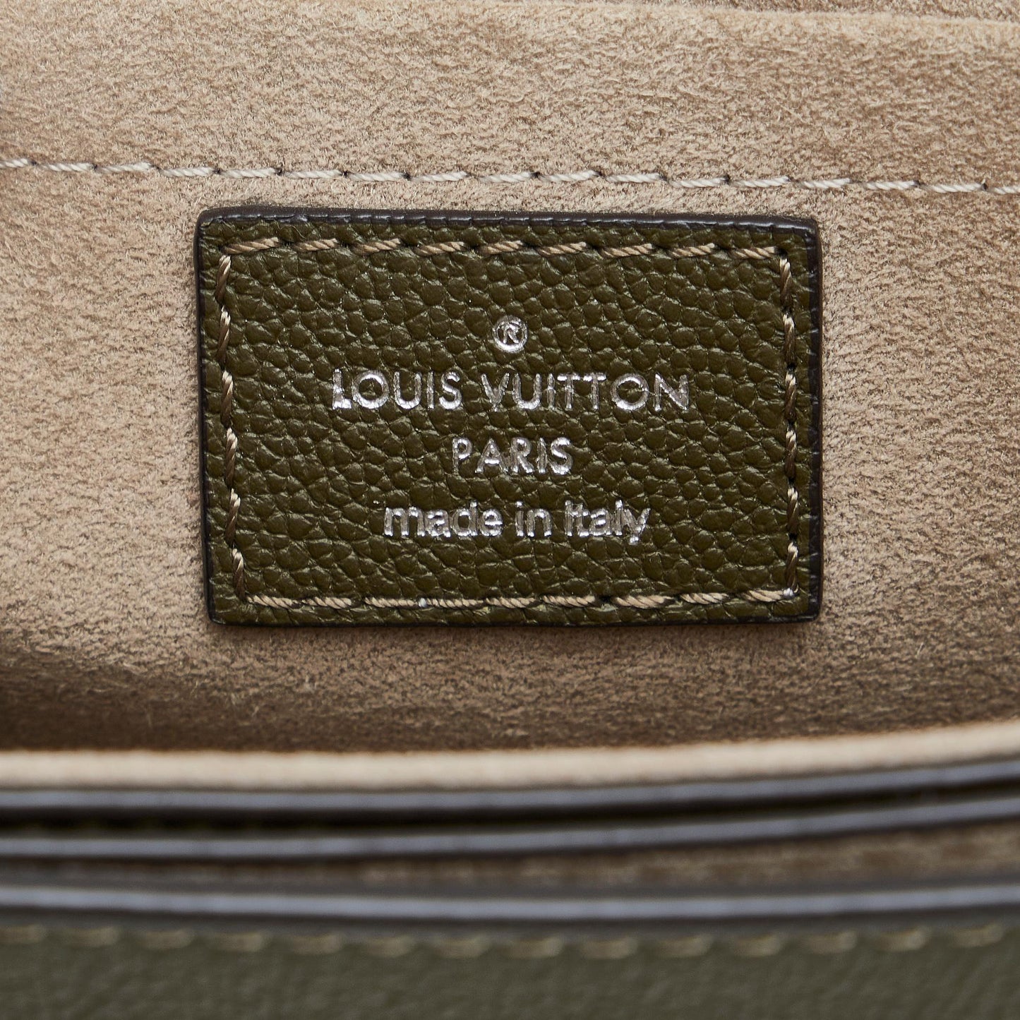 Louis Vuitton Monogram Very Messenger (SHG-KqMOc0)