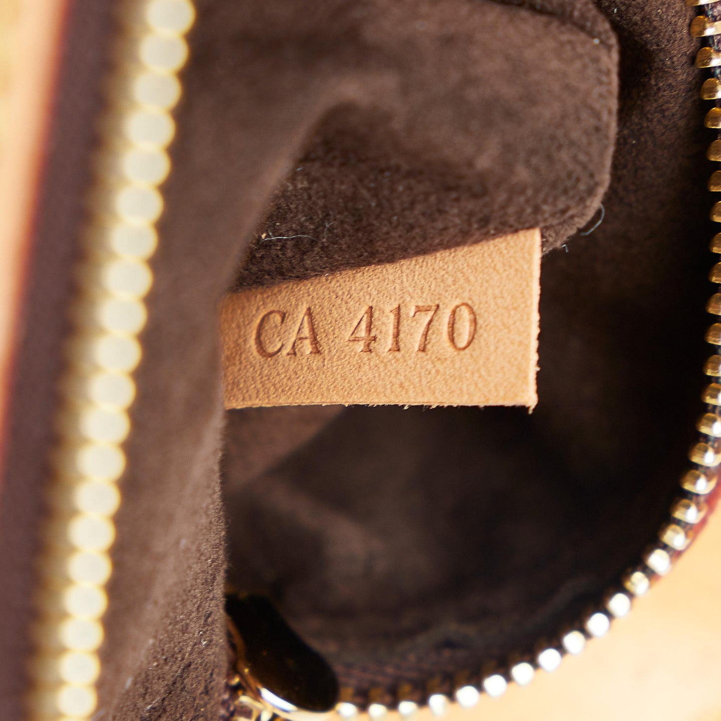 Louis Vuitton Monogram Wilshire MM (SHG-r4NOU2)