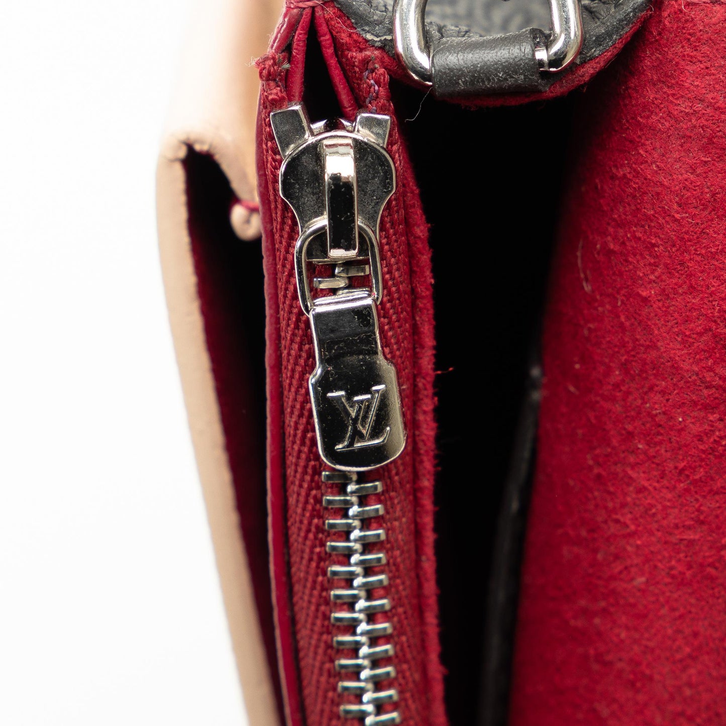 Louis Vuitton MyLockMe Chain Pochette (SHG-bL8BiX)