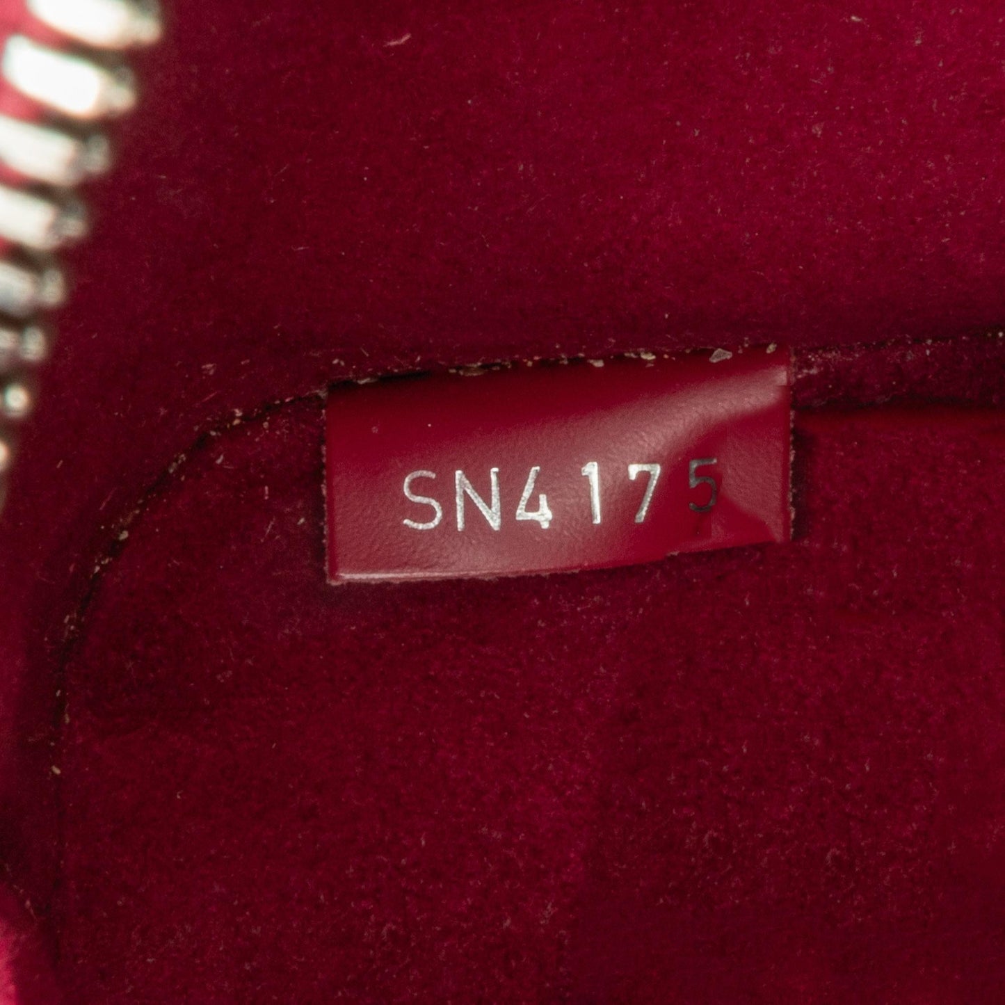 Louis Vuitton Nano Epi Alma (SHG-bK6DbE)