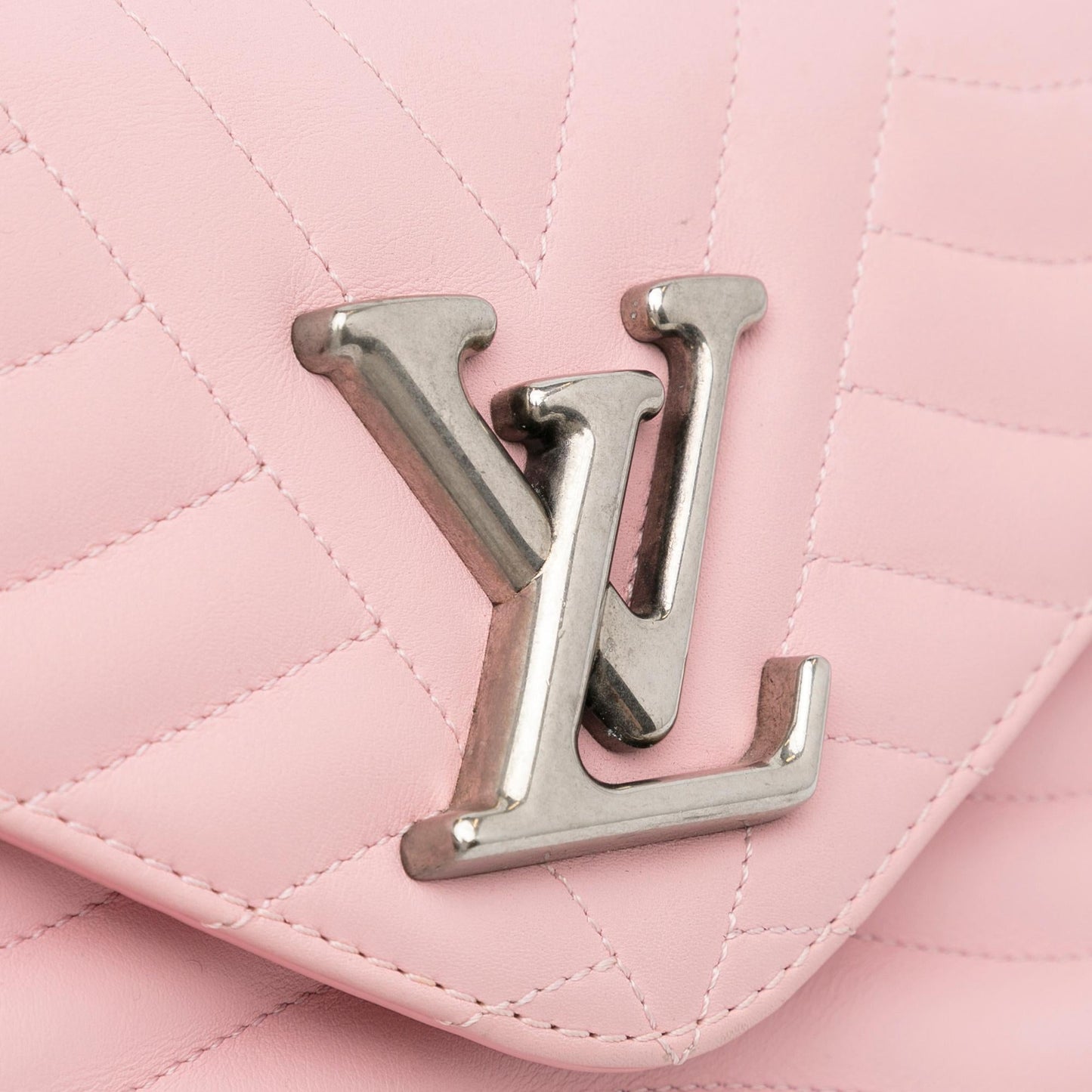 Louis Vuitton New Wave Chain Bag MM (SHG-aTo6MD)