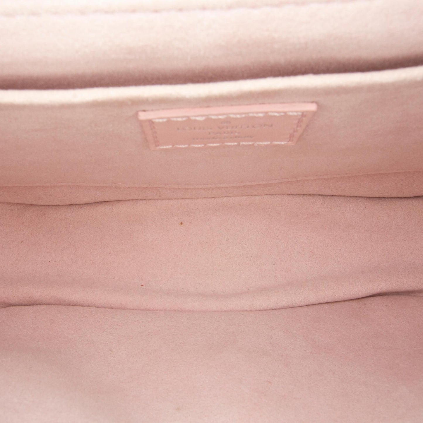 Louis Vuitton New Wave Chain Bag MM (SHG-aTo6MD)