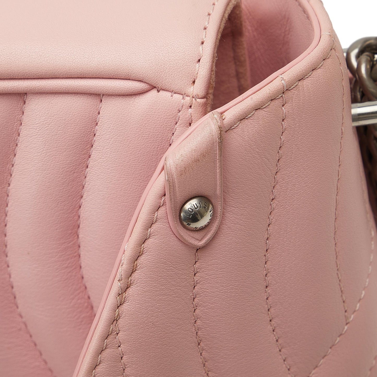 Louis Vuitton New Wave Chain Bag MM (SHG-JdWoS2)