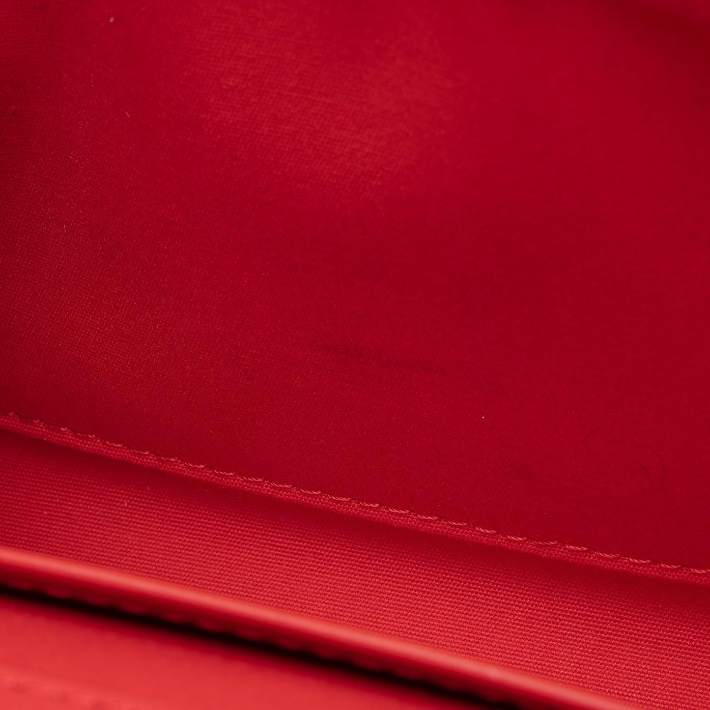 Louis Vuitton Patent Leather Louise Clutch (SHF-5GHpKI)