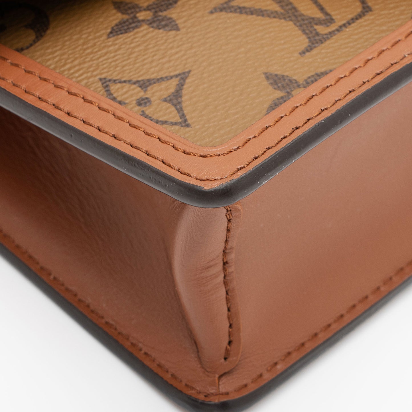Louis Vuitton Reverse Monogram Dauphine Chain Wallet (SHF-BmrxyO)