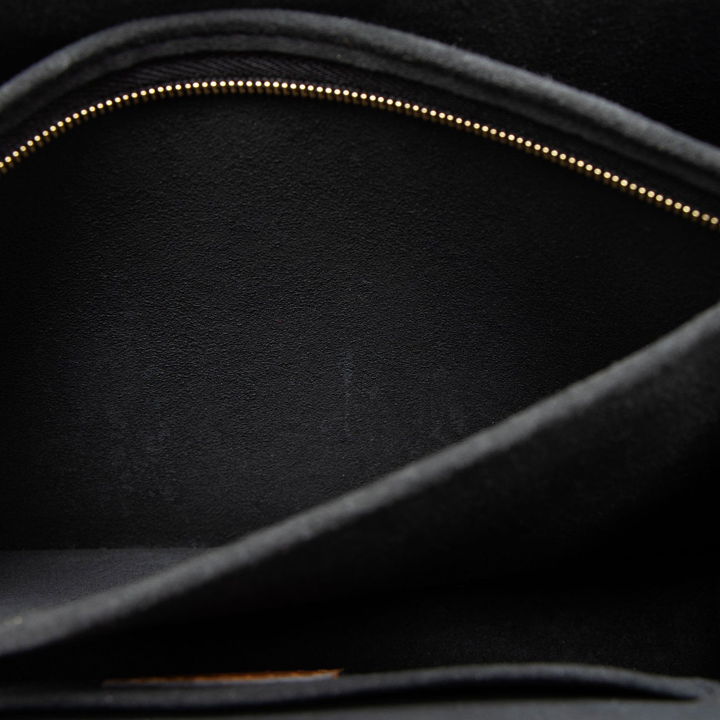 Louis Vuitton Reverse Monogram Dauphine MM Shoulder Bag -  (SHF-qc8Mo6)