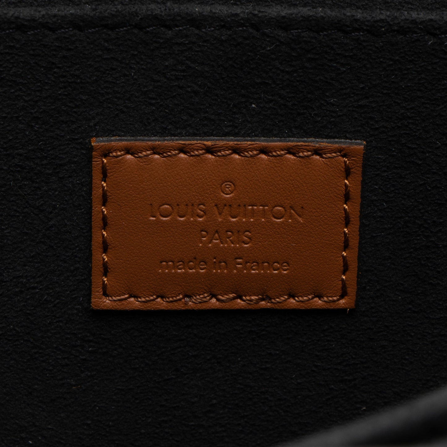 Louis Vuitton Reverse Monogram Dauphine MM Shoulder Bag -  (SHF-qc8Mo6)