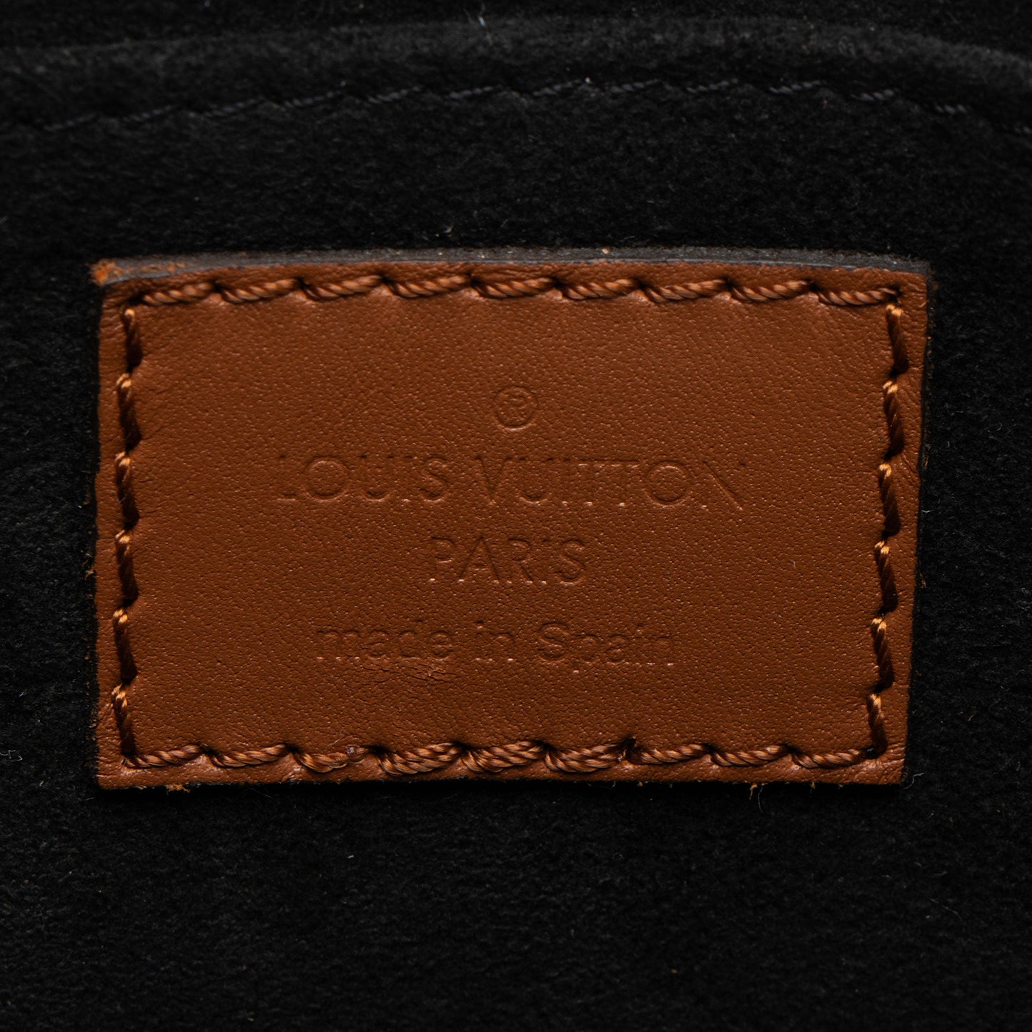Louis Vuitton Reverse Monogram Dauphine Mini Shoulder Bag (SHF-yFFja8)