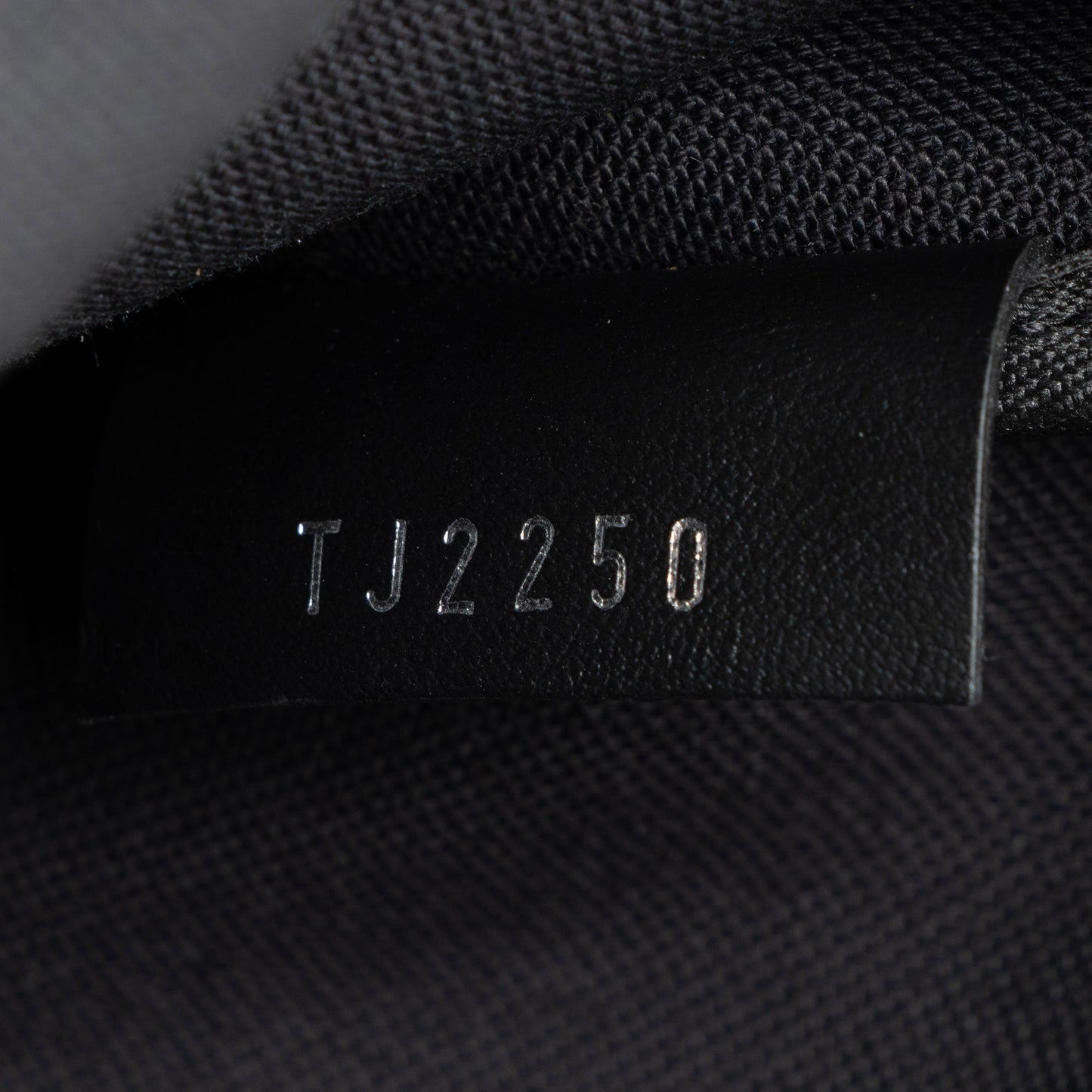 Louis Vuitton Reverse Monogram Eclipse Trio Messenger (SHF-JPkZwY)