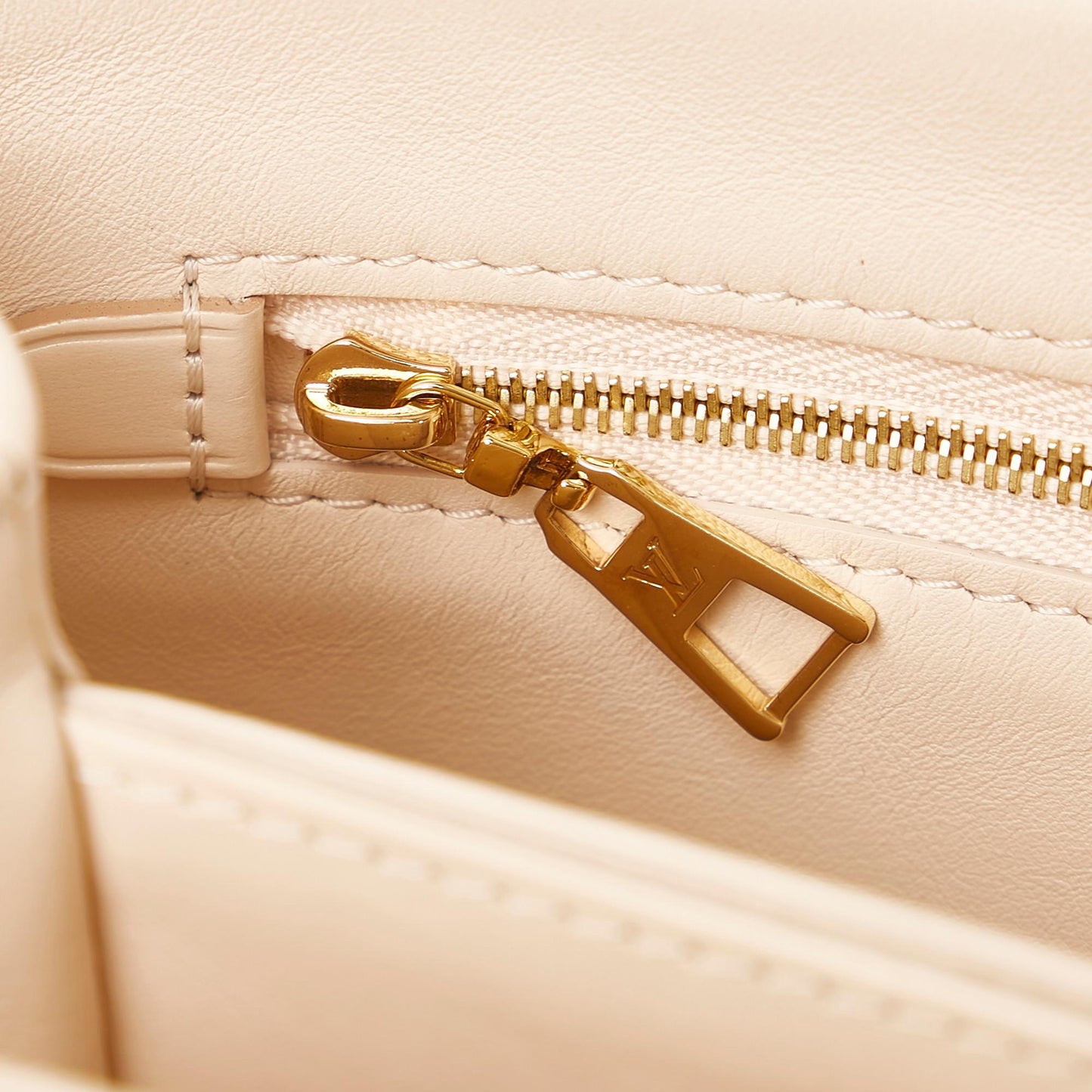 Louis Vuitton Rose Des Vents PM (SHG-35639)