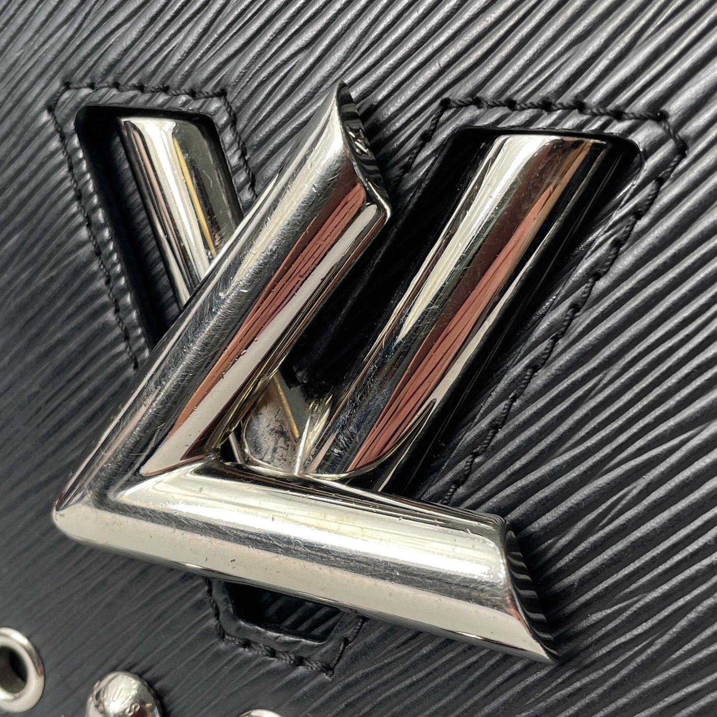 Louis Vuitton Studded Epi Twist MM (SHG-iyaUjK)