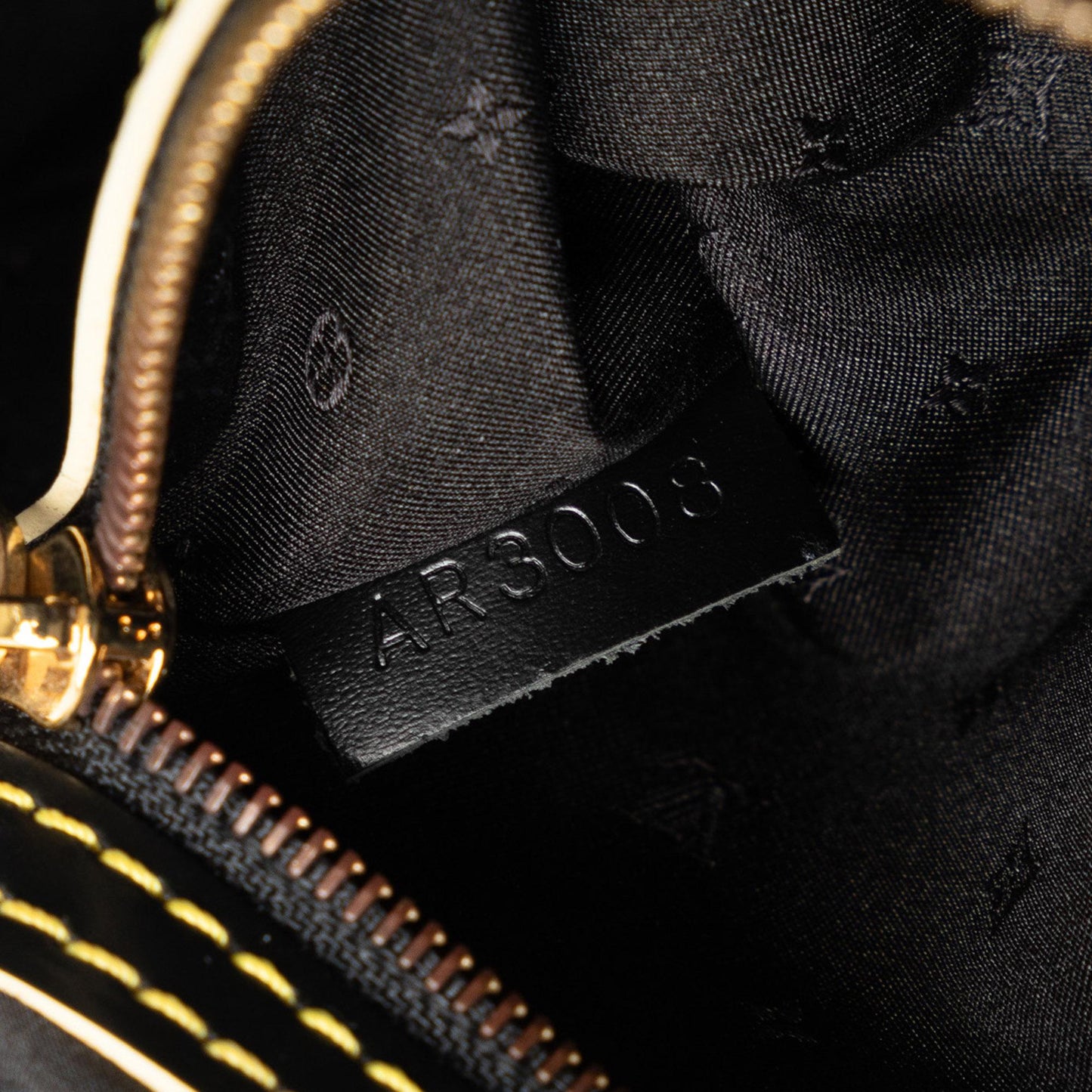 Louis Vuitton Suhali Lockit Clutch (SHG-5JNfts)