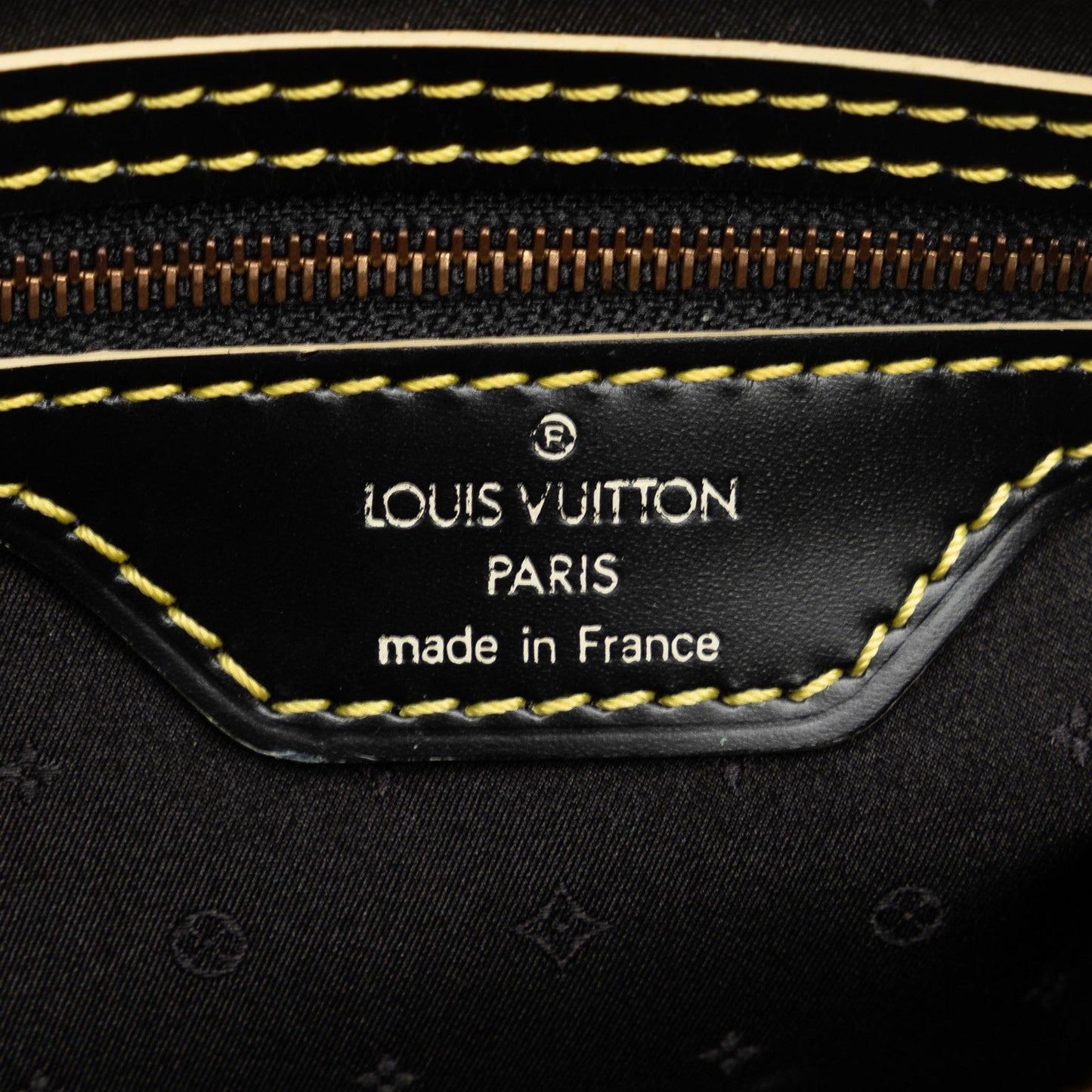 Louis Vuitton Suhali Lockit Clutch (SHG-5JNfts)