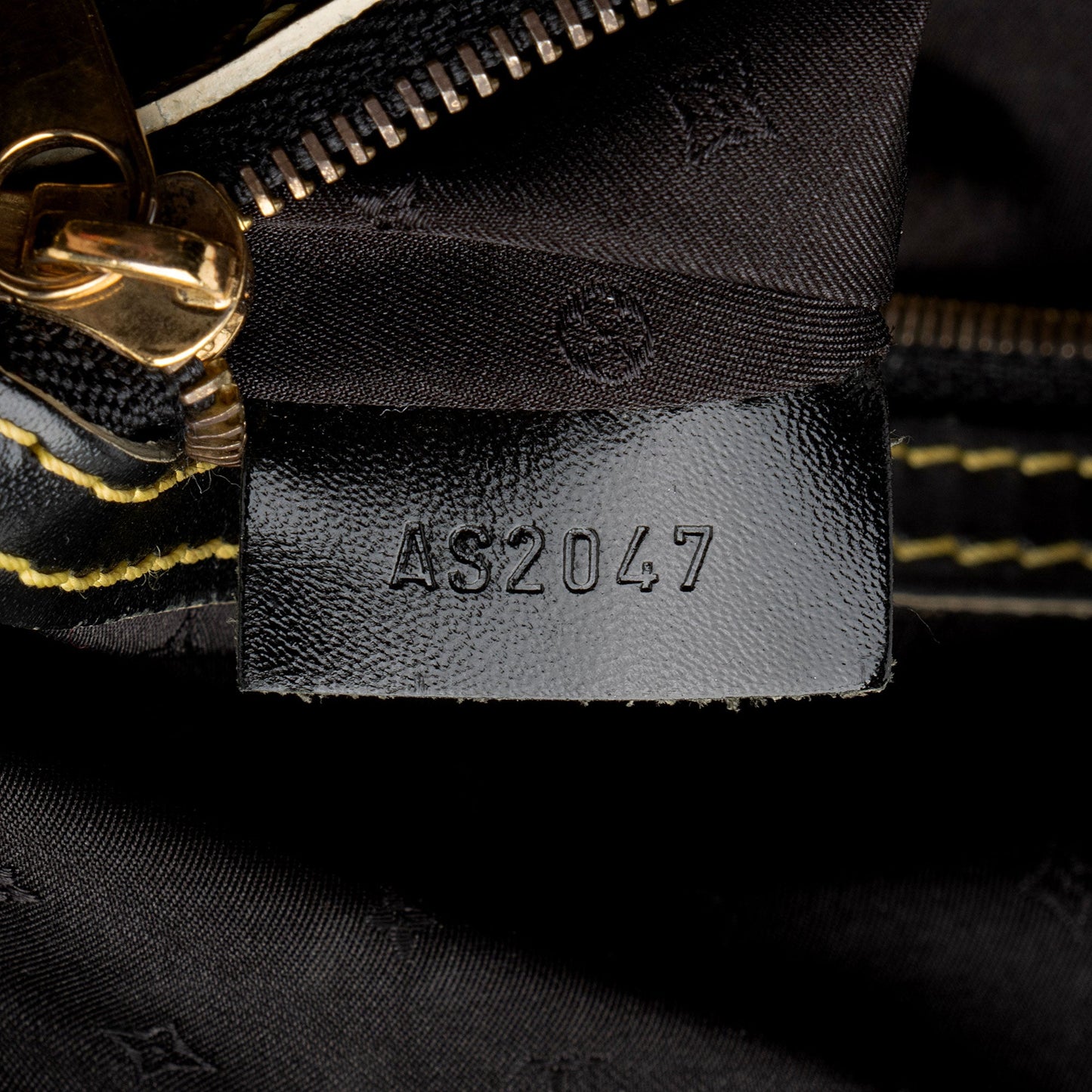 Louis Vuitton Suhali Lockit MM Satchel (SHF-VxGGO7)