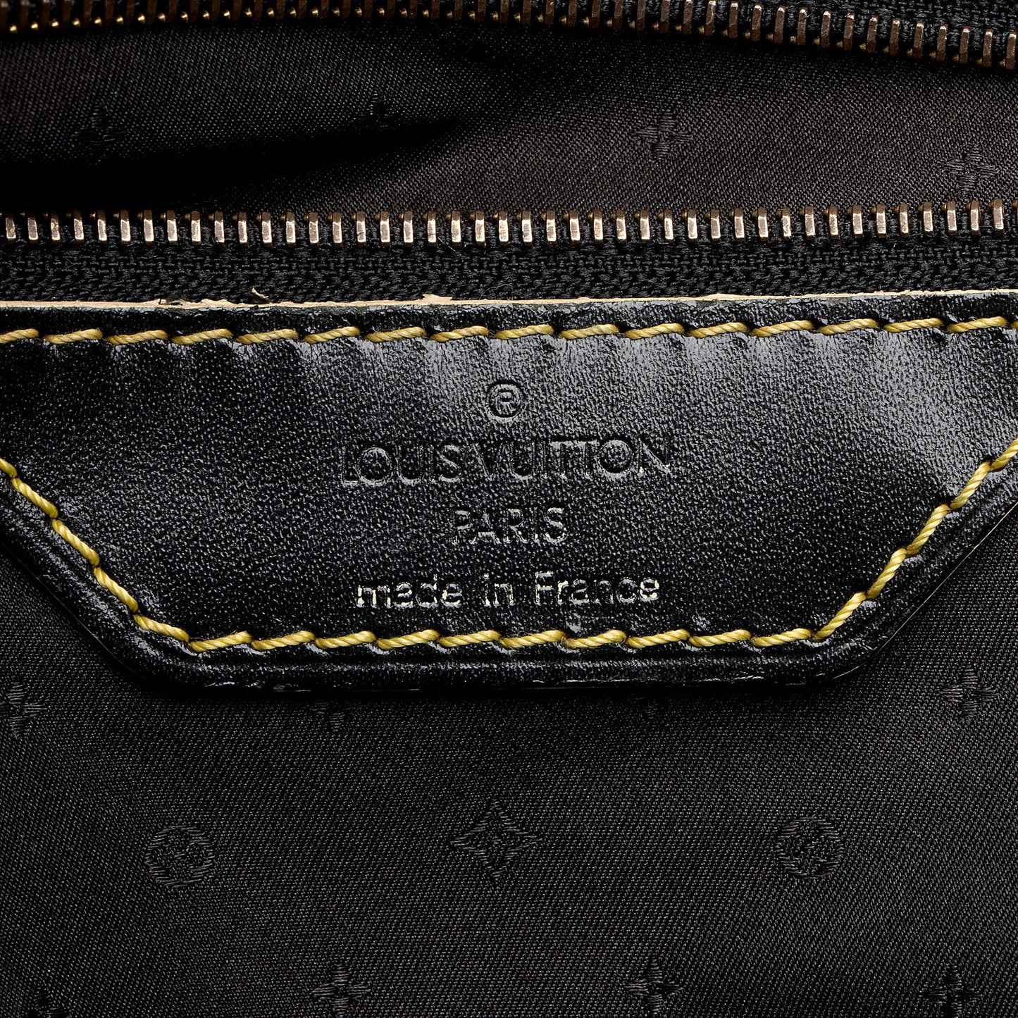 Louis Vuitton Suhali Lockit MM Satchel (SHF-VxGGO7)