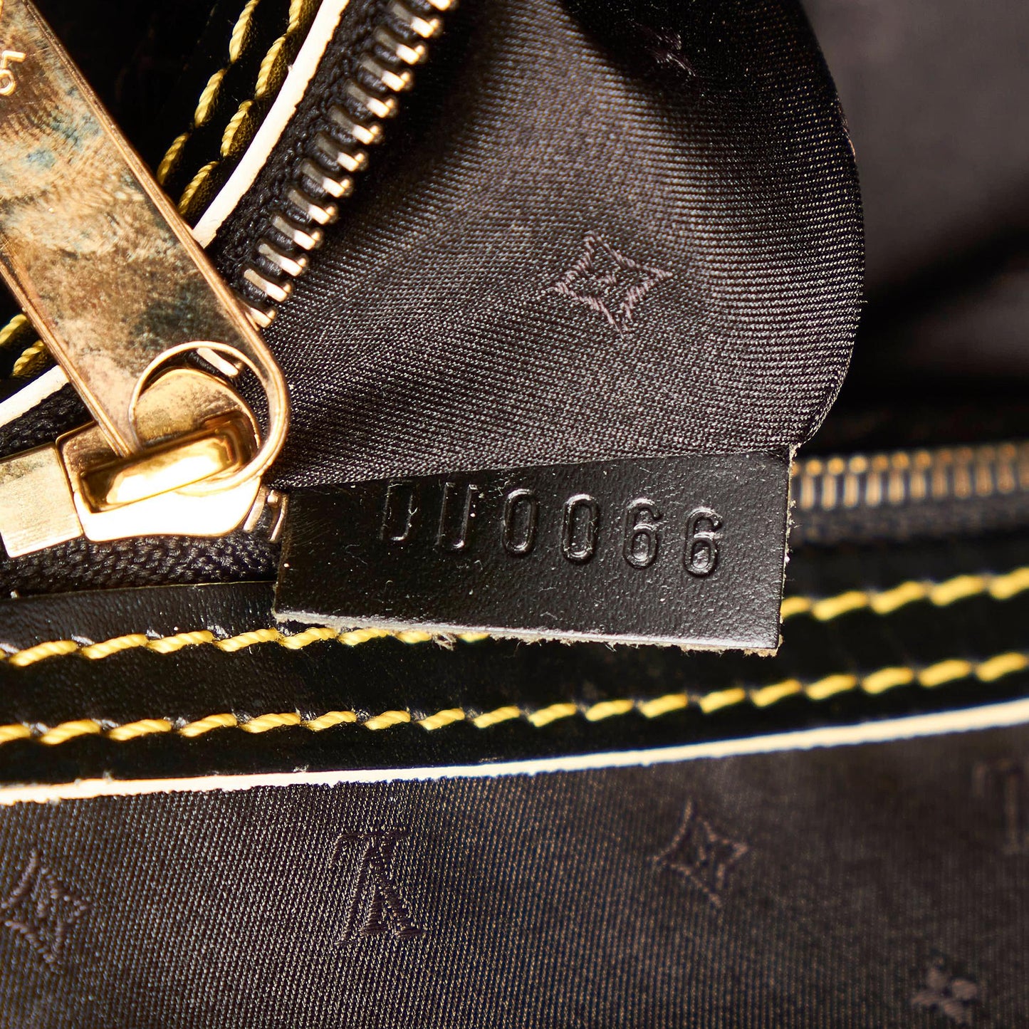 Louis Vuitton Suhali Lockit MM (SHG-31635)