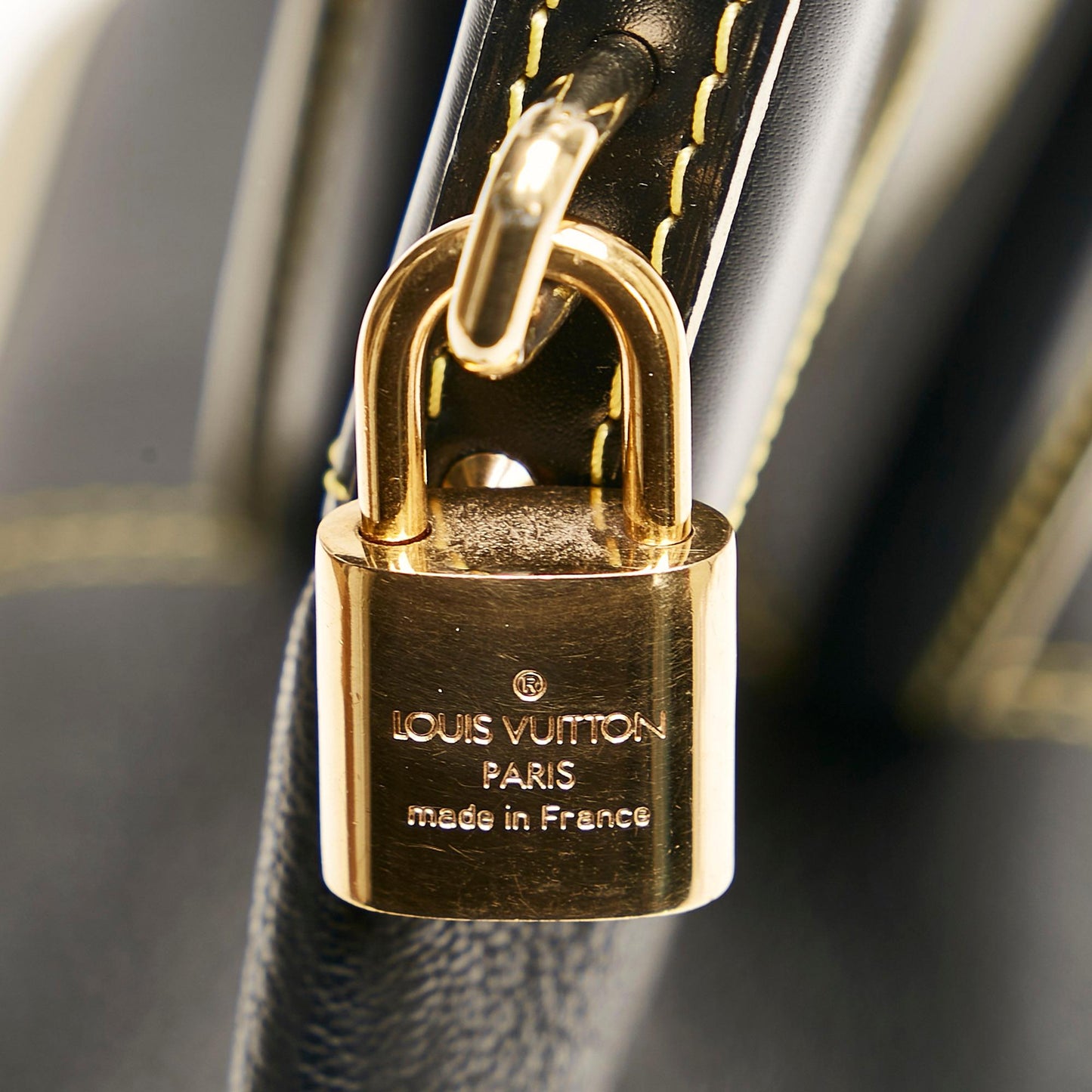 Louis Vuitton Suhali Lockit PM (SHG-DiQ27f)
