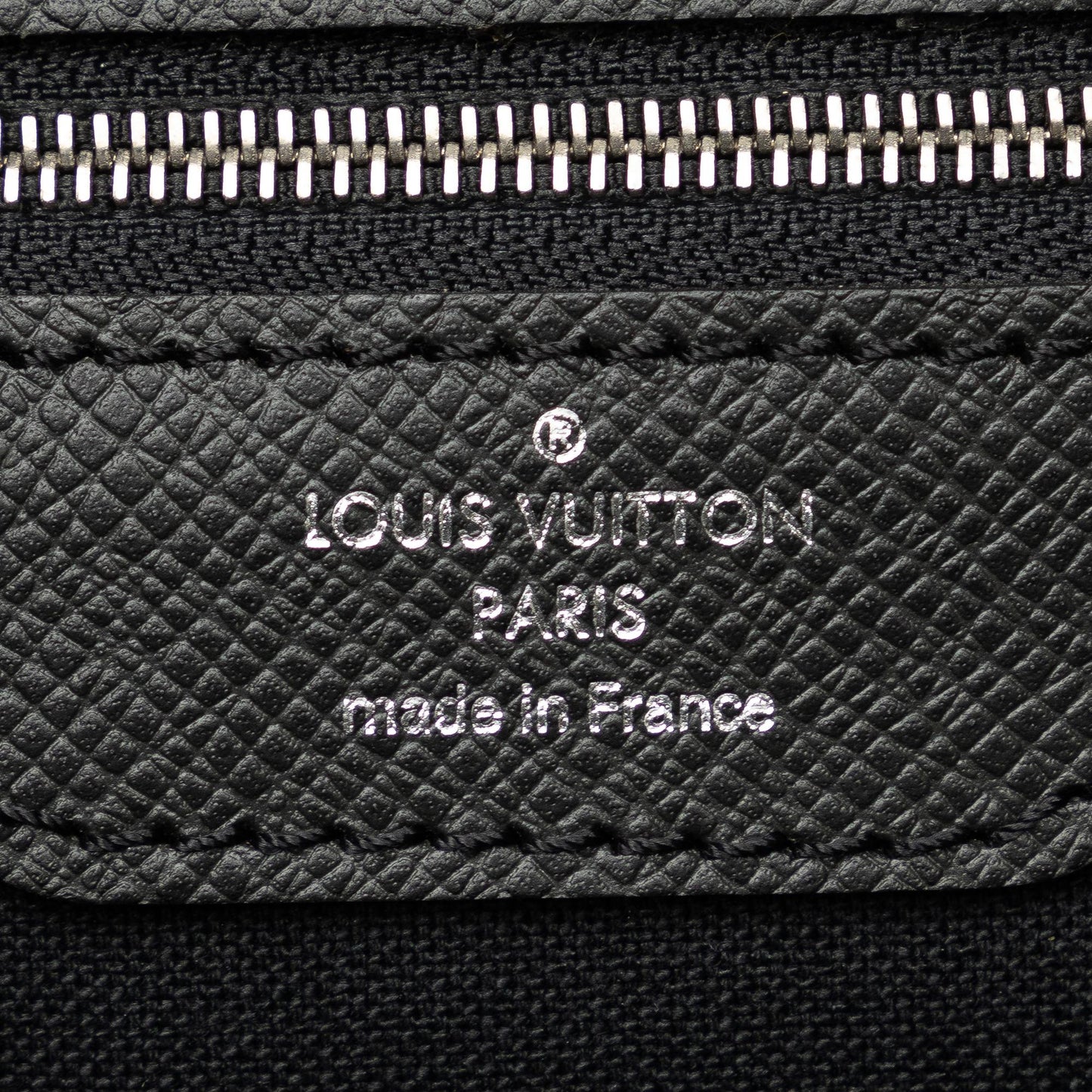 Louis Vuitton Taiga Alexander Briefcase (SHG-wpNlxM)