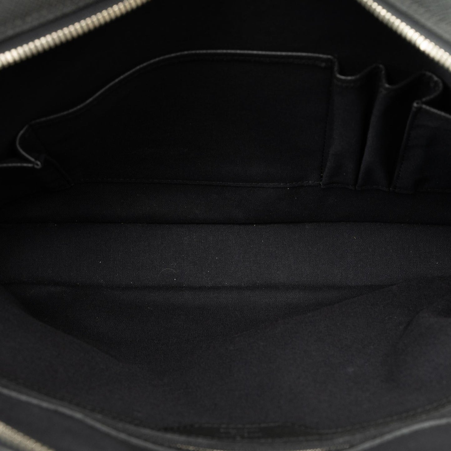 Louis Vuitton Taiga Alexander Briefcase (SHG-wpNlxM)