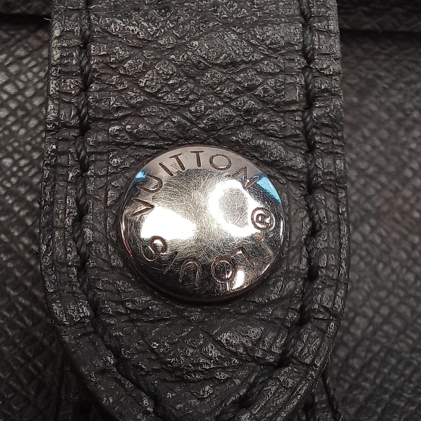 Louis Vuitton Taiga Andrei (SHG-0suZWV)
