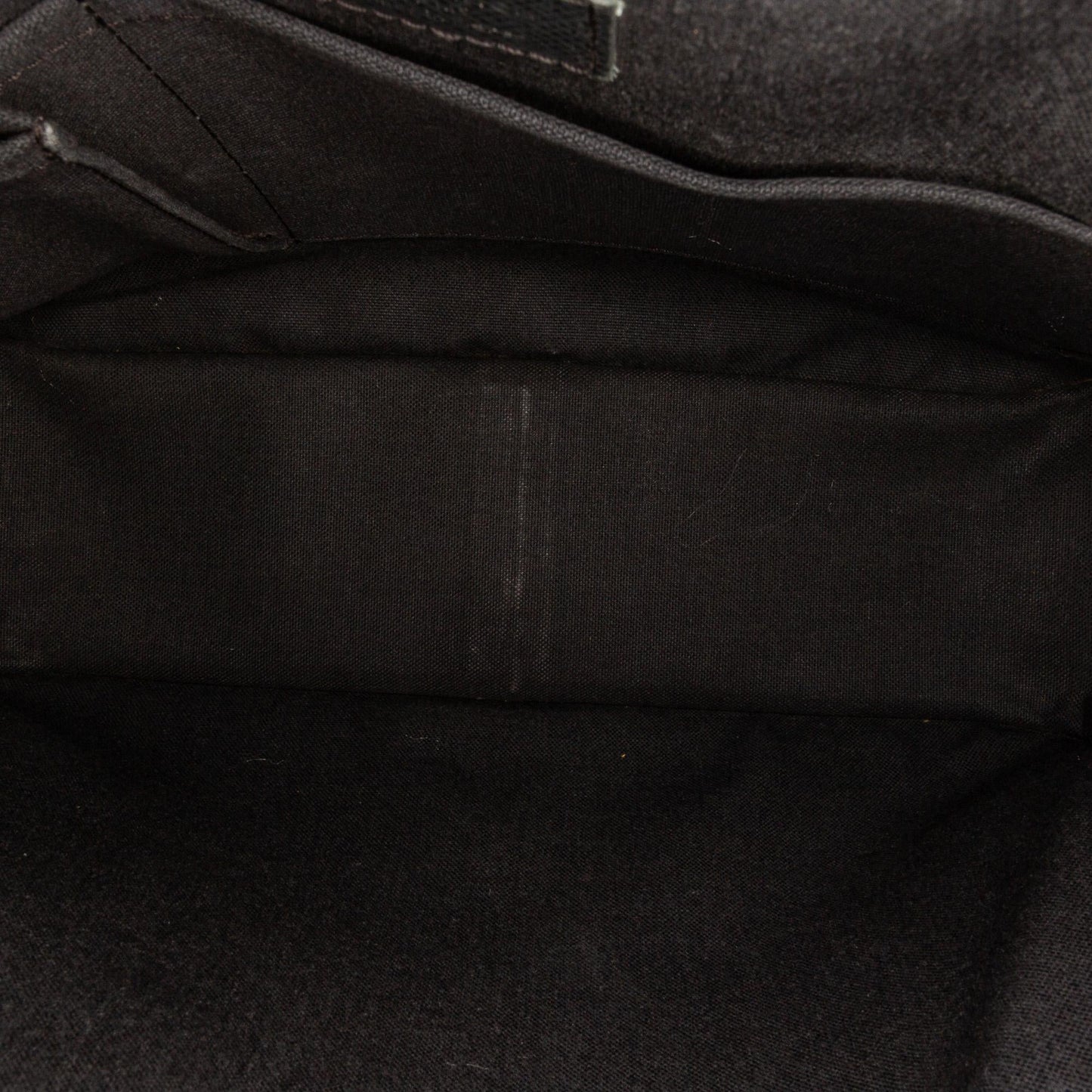 Louis Vuitton Taiga Andrei (SHG-0suZWV)