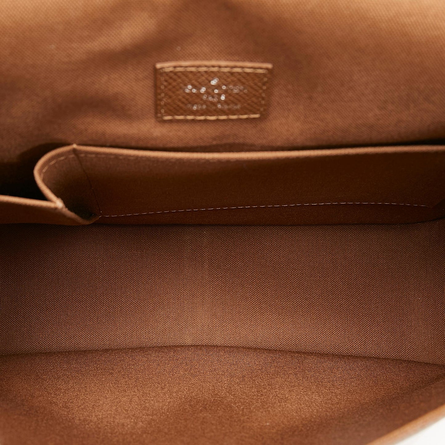 Louis Vuitton Taiga Andrei (SHG-g943NW)