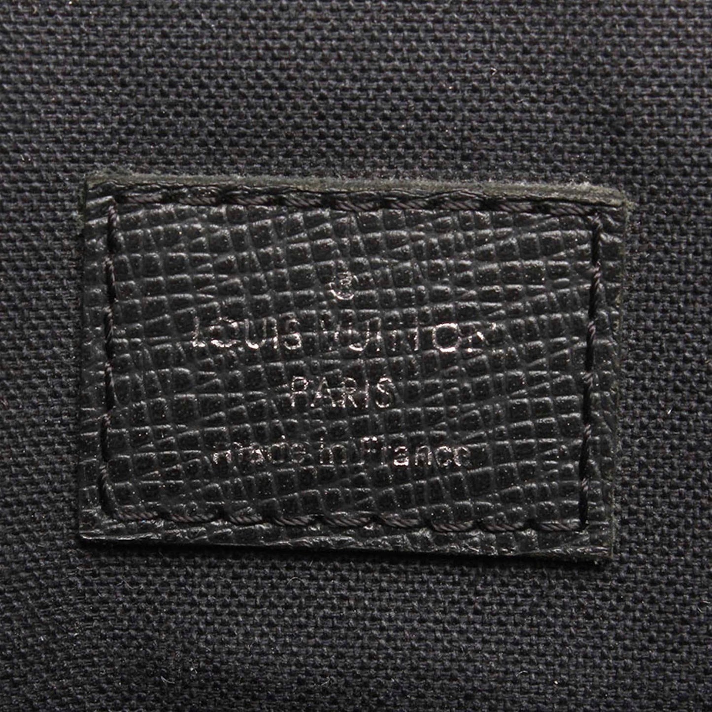 Louis Vuitton Taiga Andrei (SHG-vuuJZs)