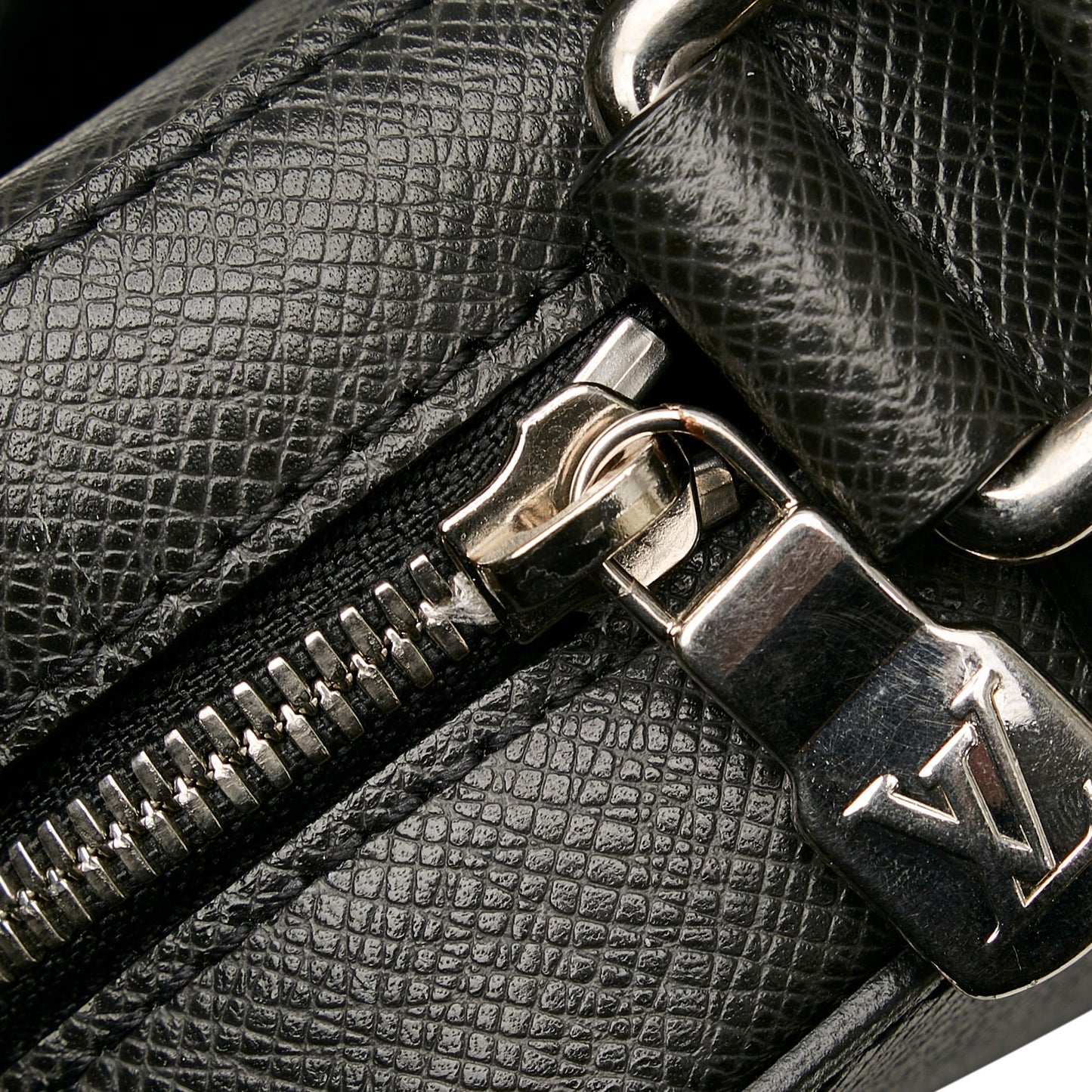 Louis Vuitton Taiga Anton Messenger PM (SHG-28983)