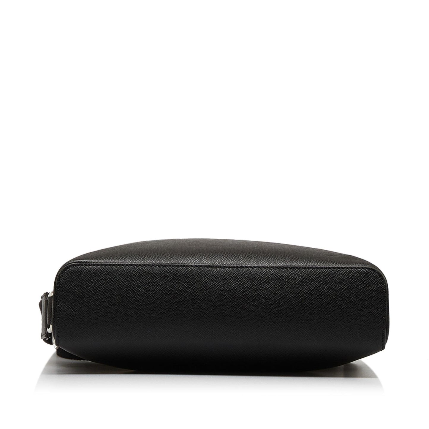 Louis Vuitton Taiga Anton Messenger PM (SHG-QmN9Ao)