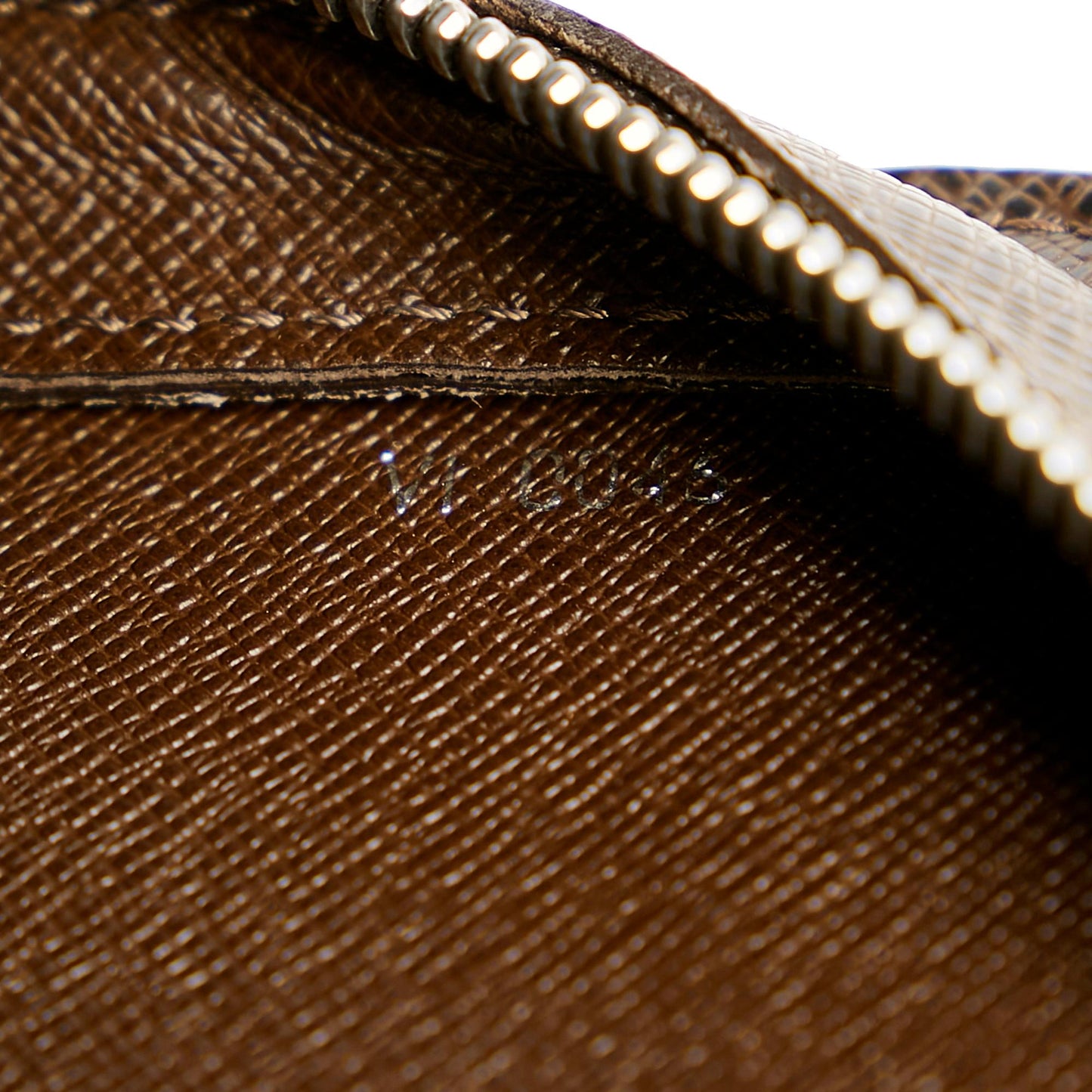 Louis Vuitton Taiga Baikal (SHG-23380)