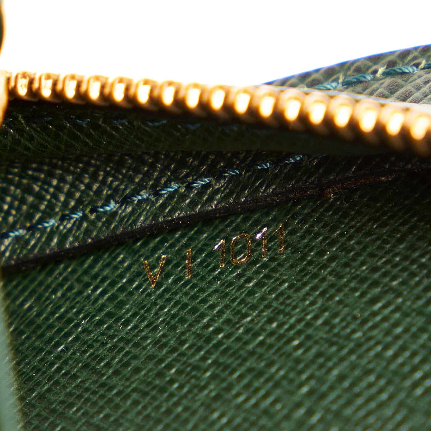 Louis Vuitton Taiga Baikal (SHG-28208)