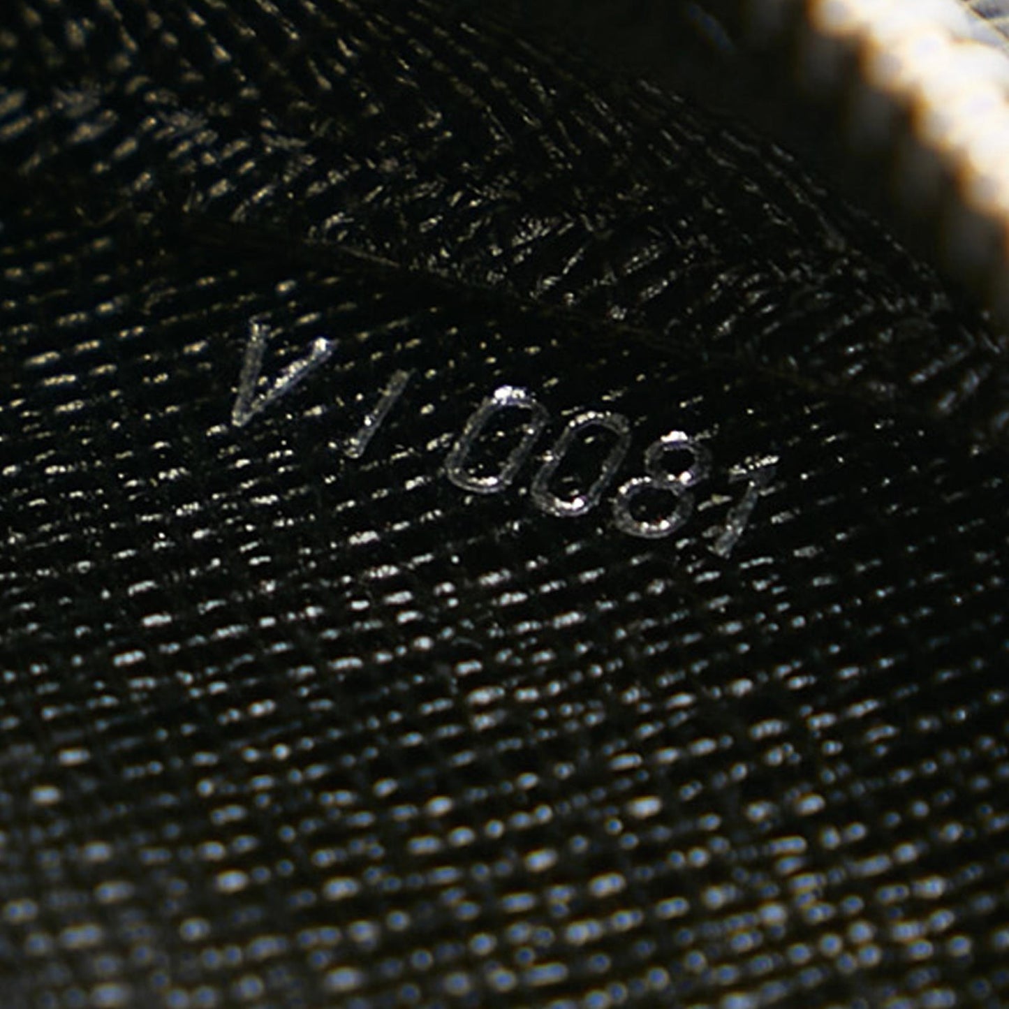 Louis Vuitton Taiga Baikal (SHG-31829)