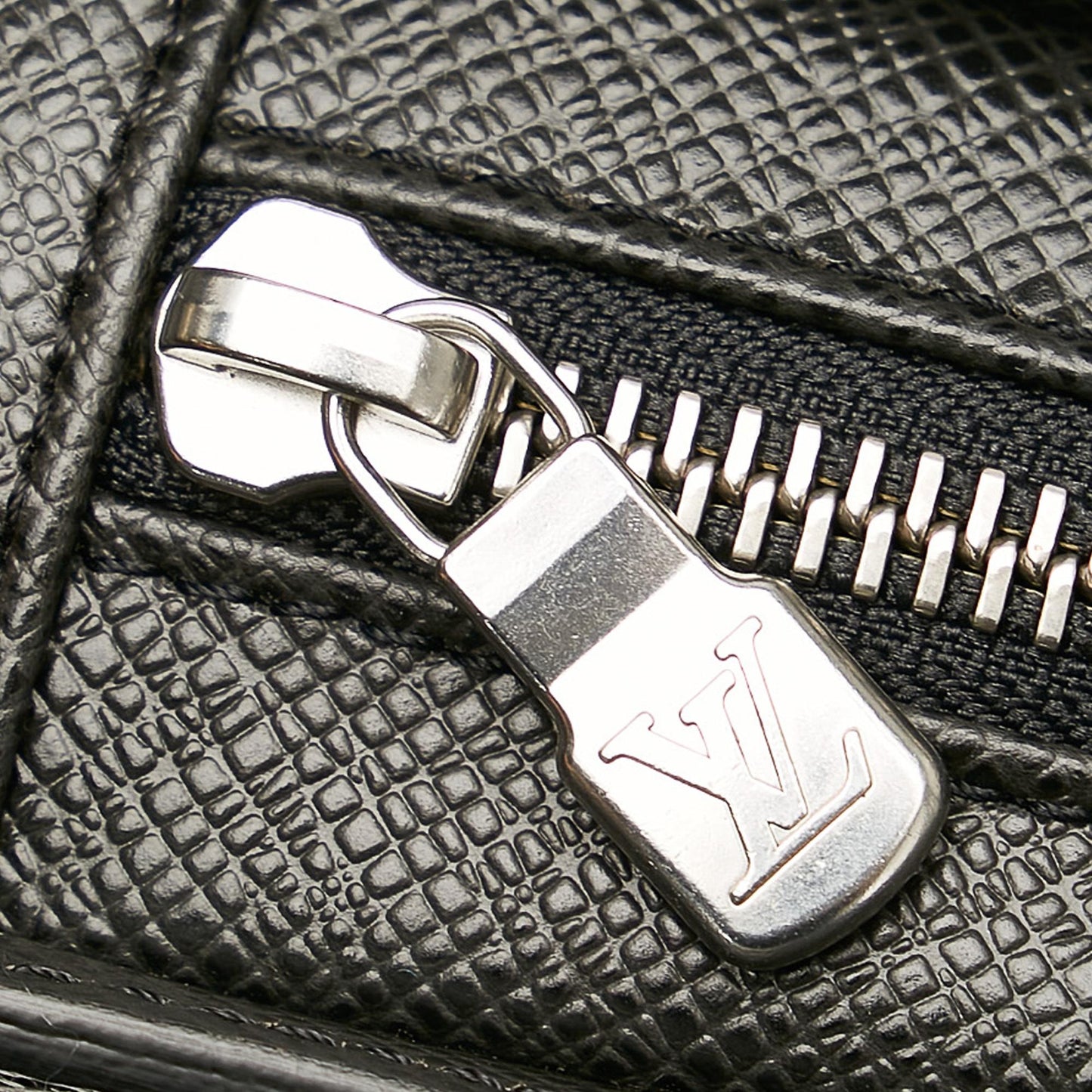 Louis Vuitton Taiga Baikal (SHG-31829)
