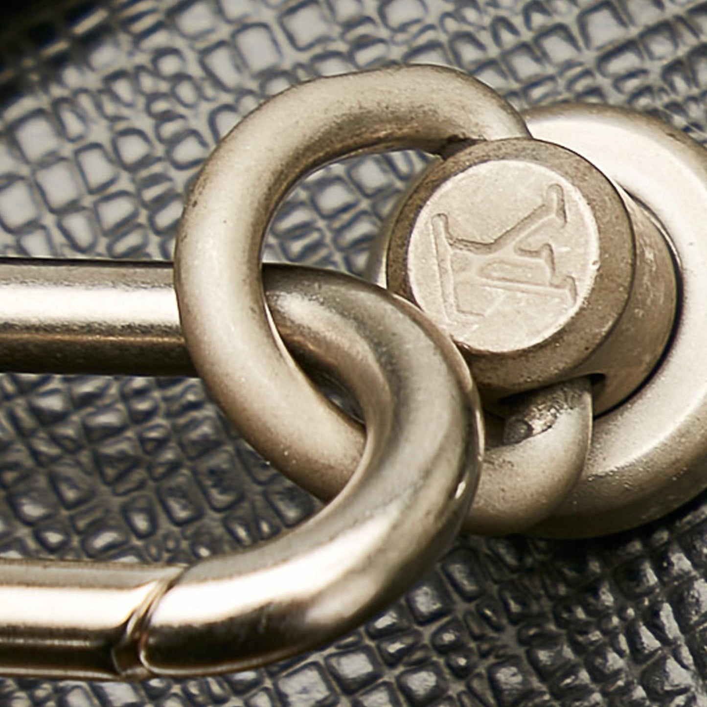 Louis Vuitton Taiga Baikal (SHG-31829)