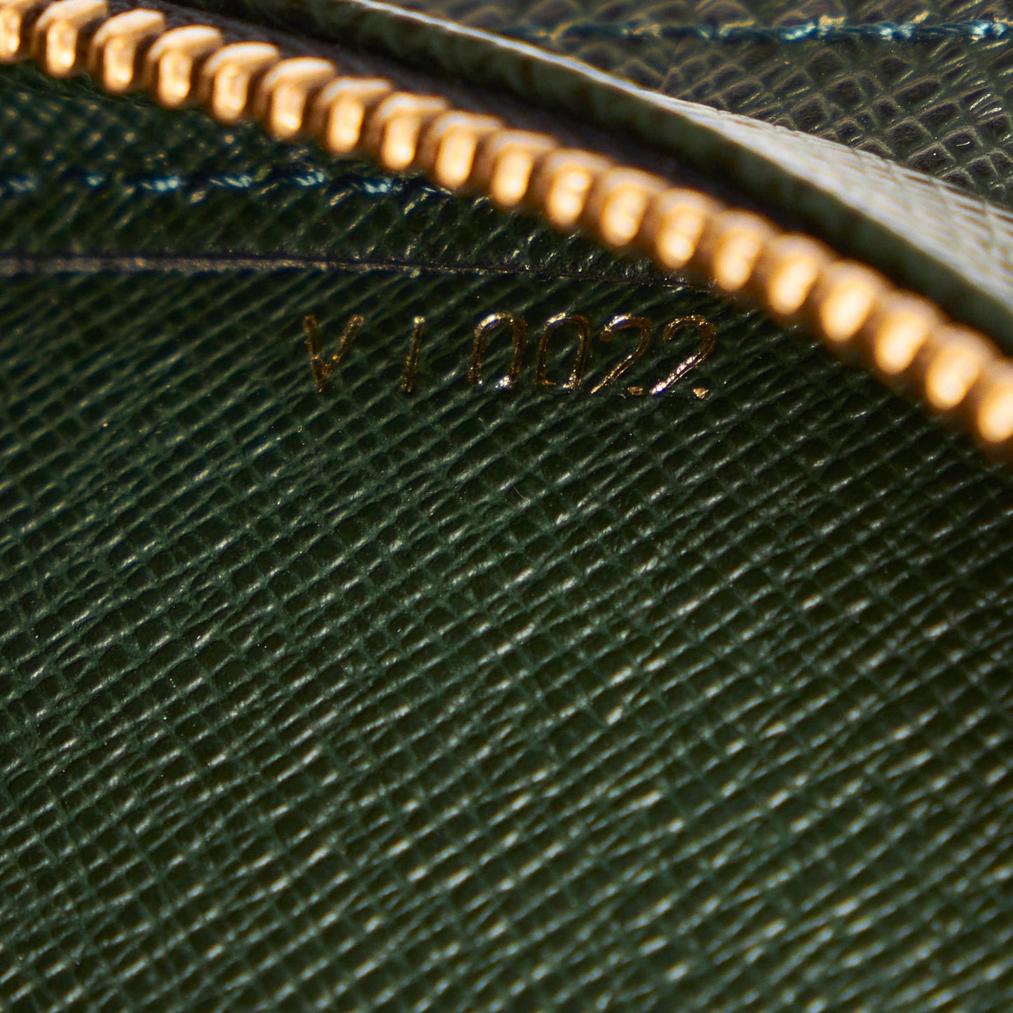 Louis Vuitton Taiga Baikal (SHG-32866)