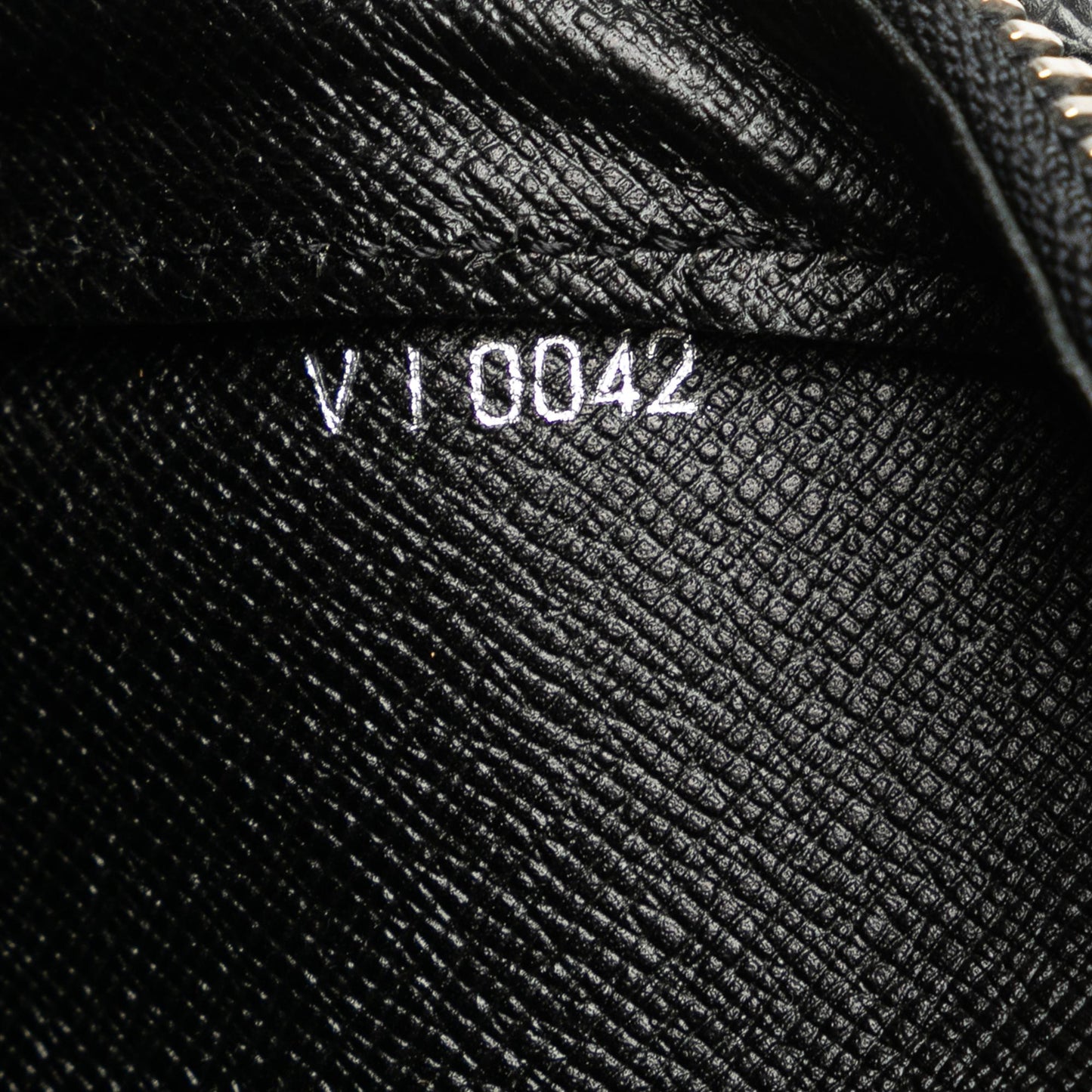 Louis Vuitton Taiga Baikal (SHG-tvT3hd)