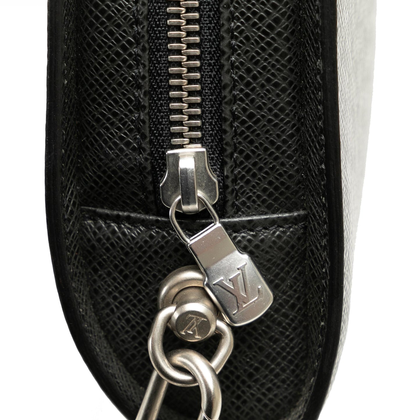Louis Vuitton Taiga Baikal (SHG-tvT3hd)