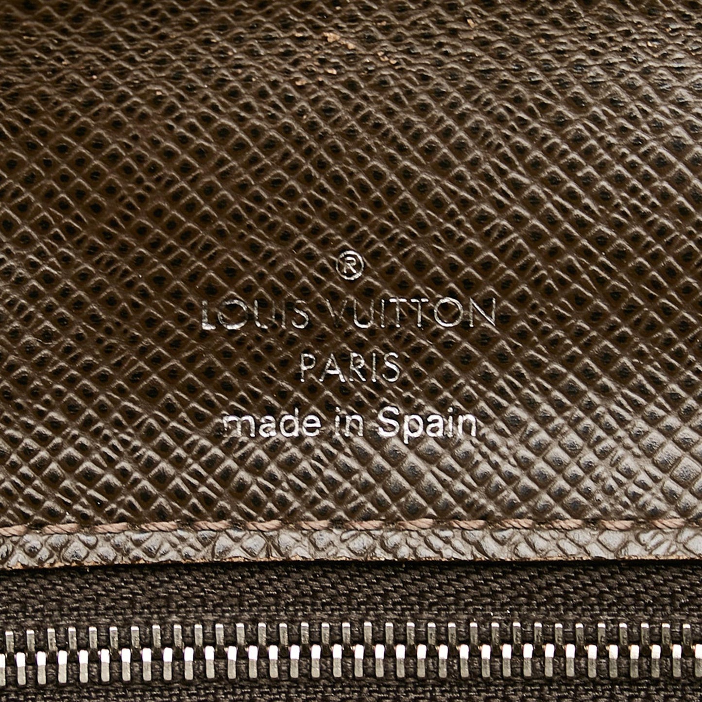 Louis Vuitton Taiga Belaia Clutch Bag (SHG-xmyiPm)