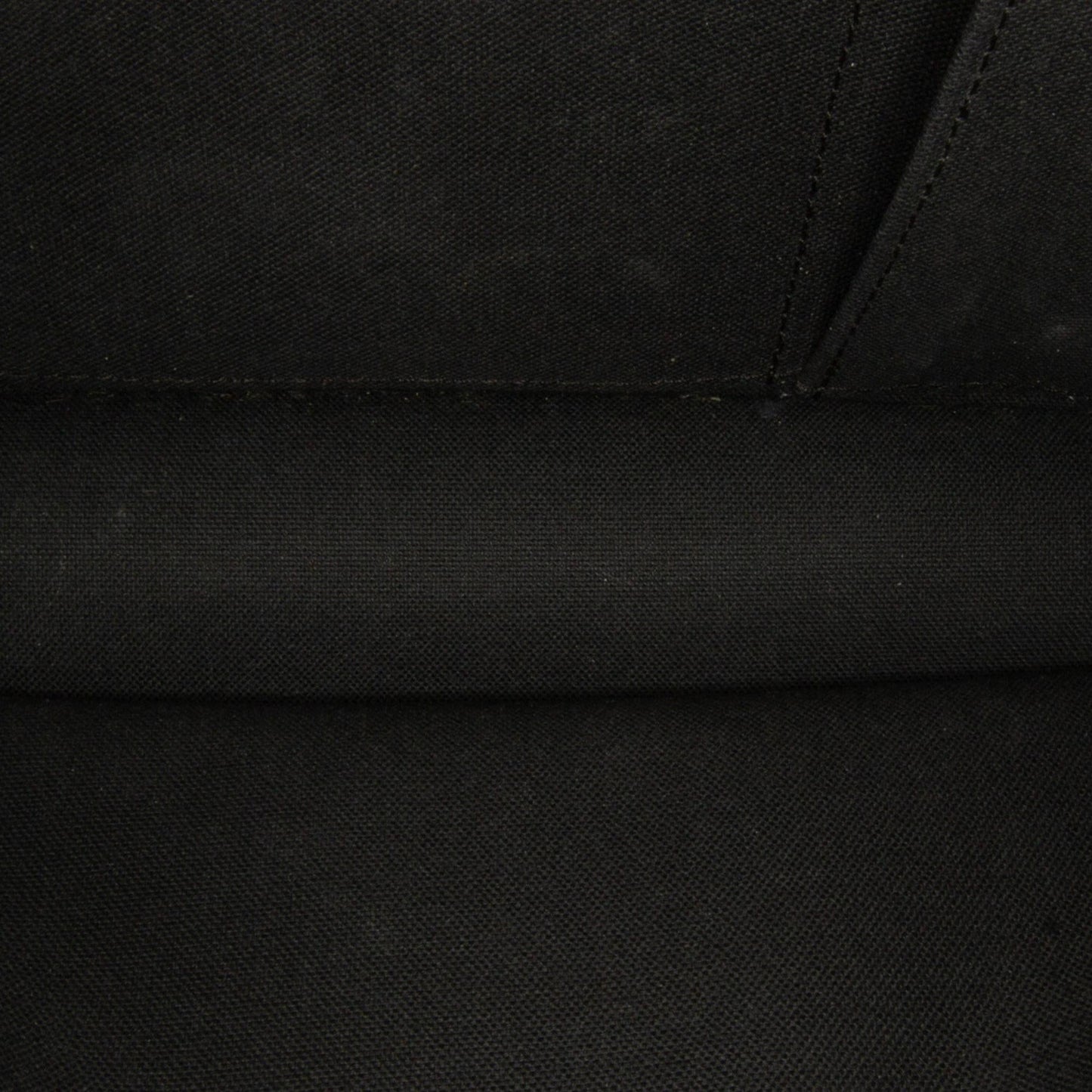 Louis Vuitton Taiga Belaia Clutch Bag (SHG-othS6K)