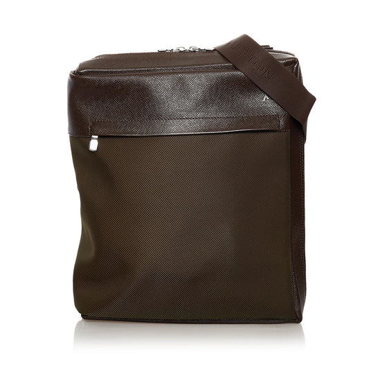 Louis Vuitton Taiga Beloukha (SHG-33800)