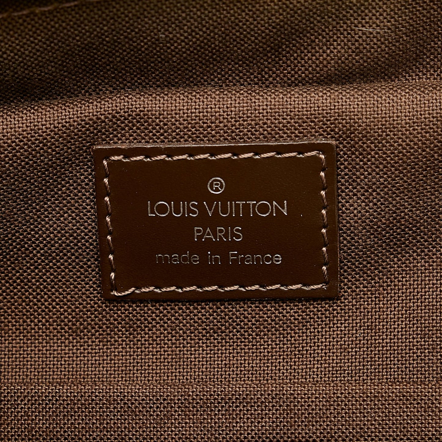 Louis Vuitton Taiga Beloukha (SHG-33800)