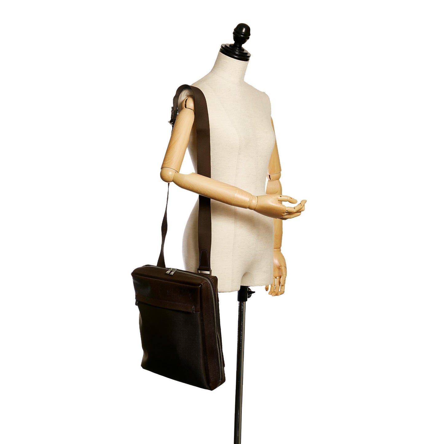 Louis Vuitton Taiga Beloukha (SHG-33800)