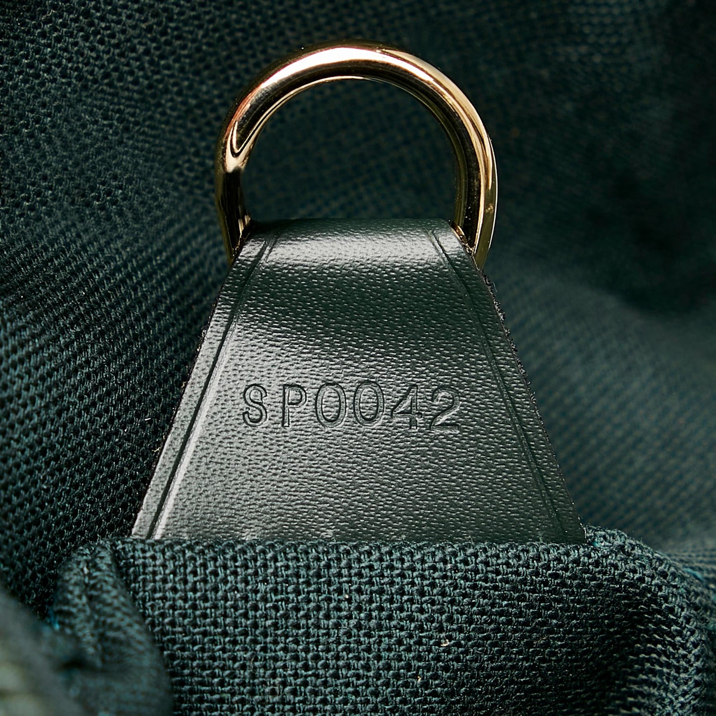 Louis Vuitton Taiga Dersou (SHG-28576)
