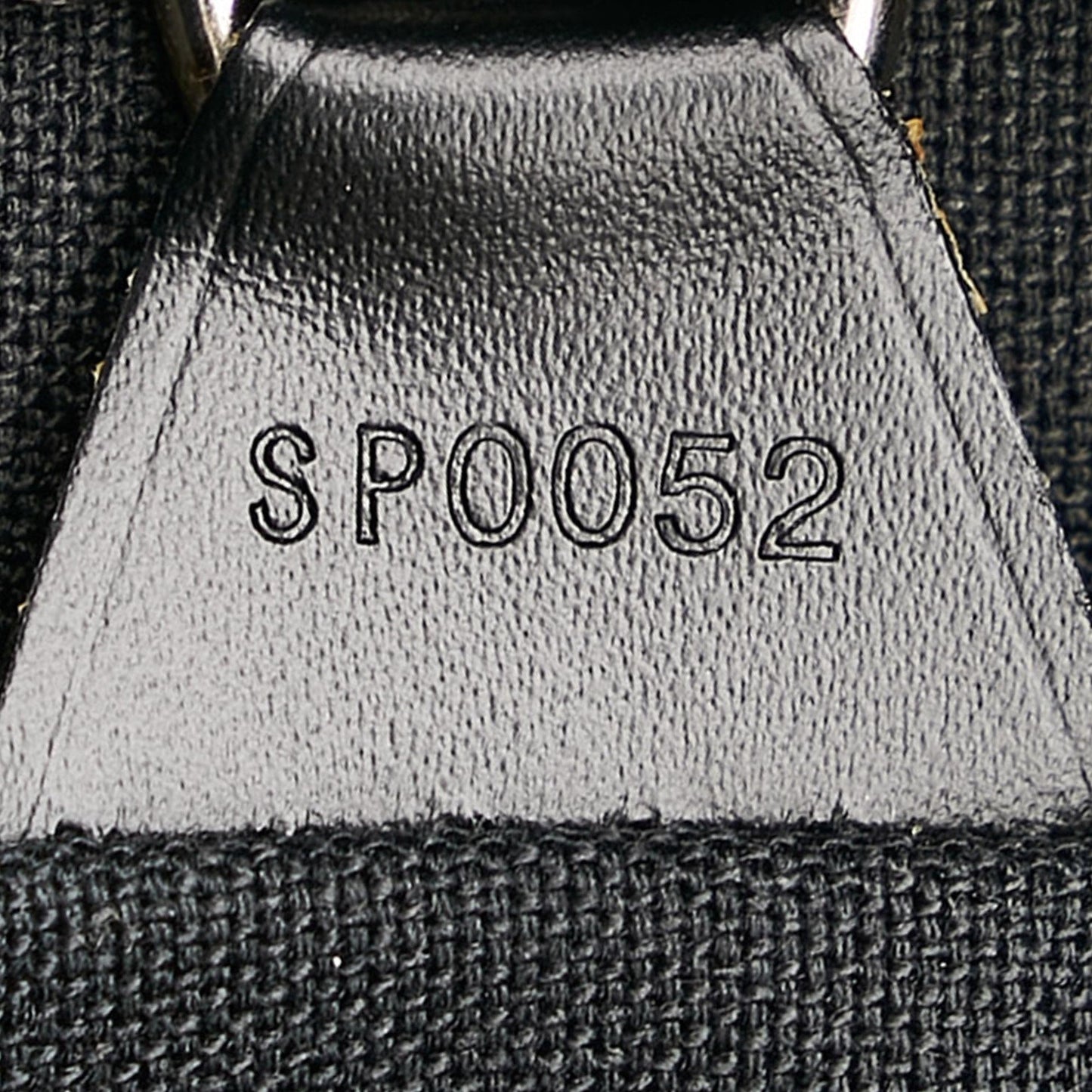 Louis Vuitton Taiga Dersou (SHG-37855)