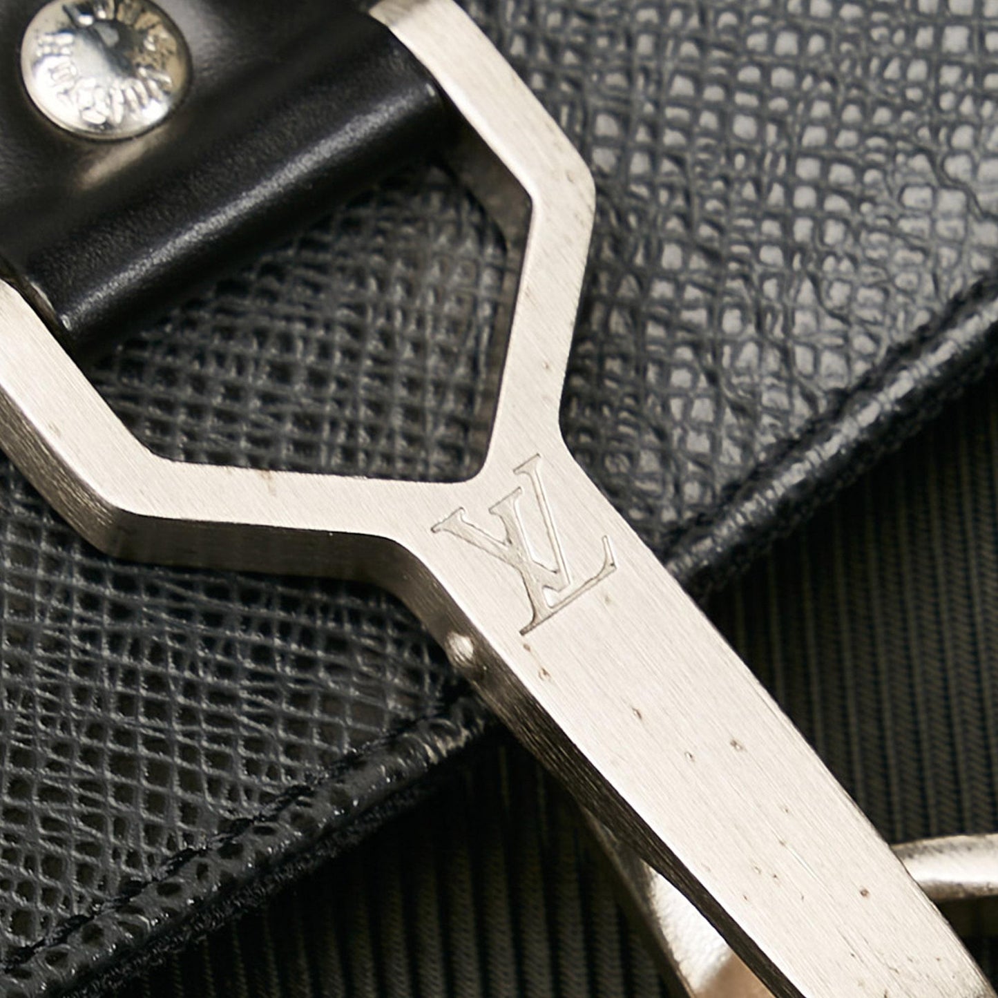 Louis Vuitton Taiga Dersou (SHG-37855)
